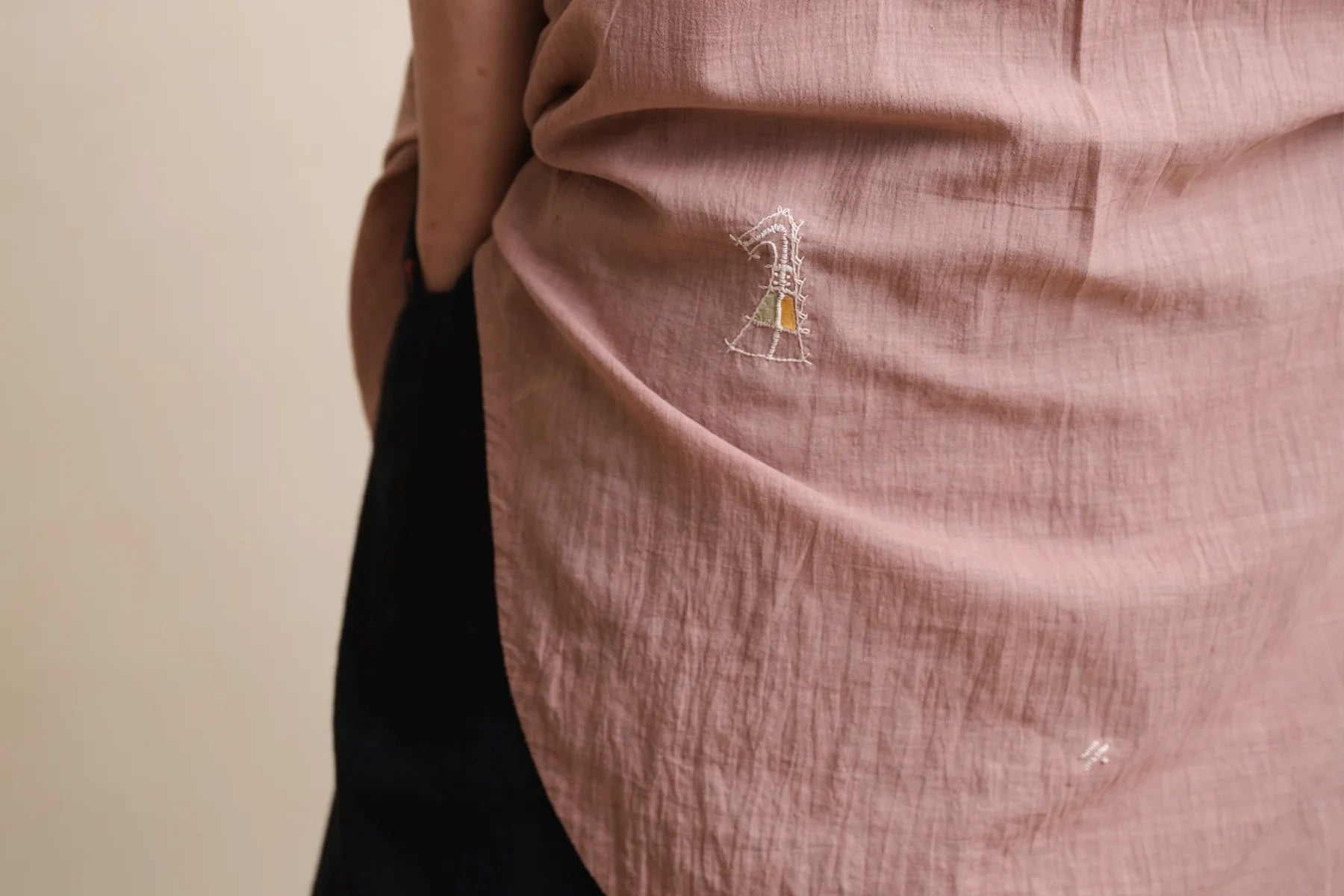 BETWEEN TONES: WOMEN