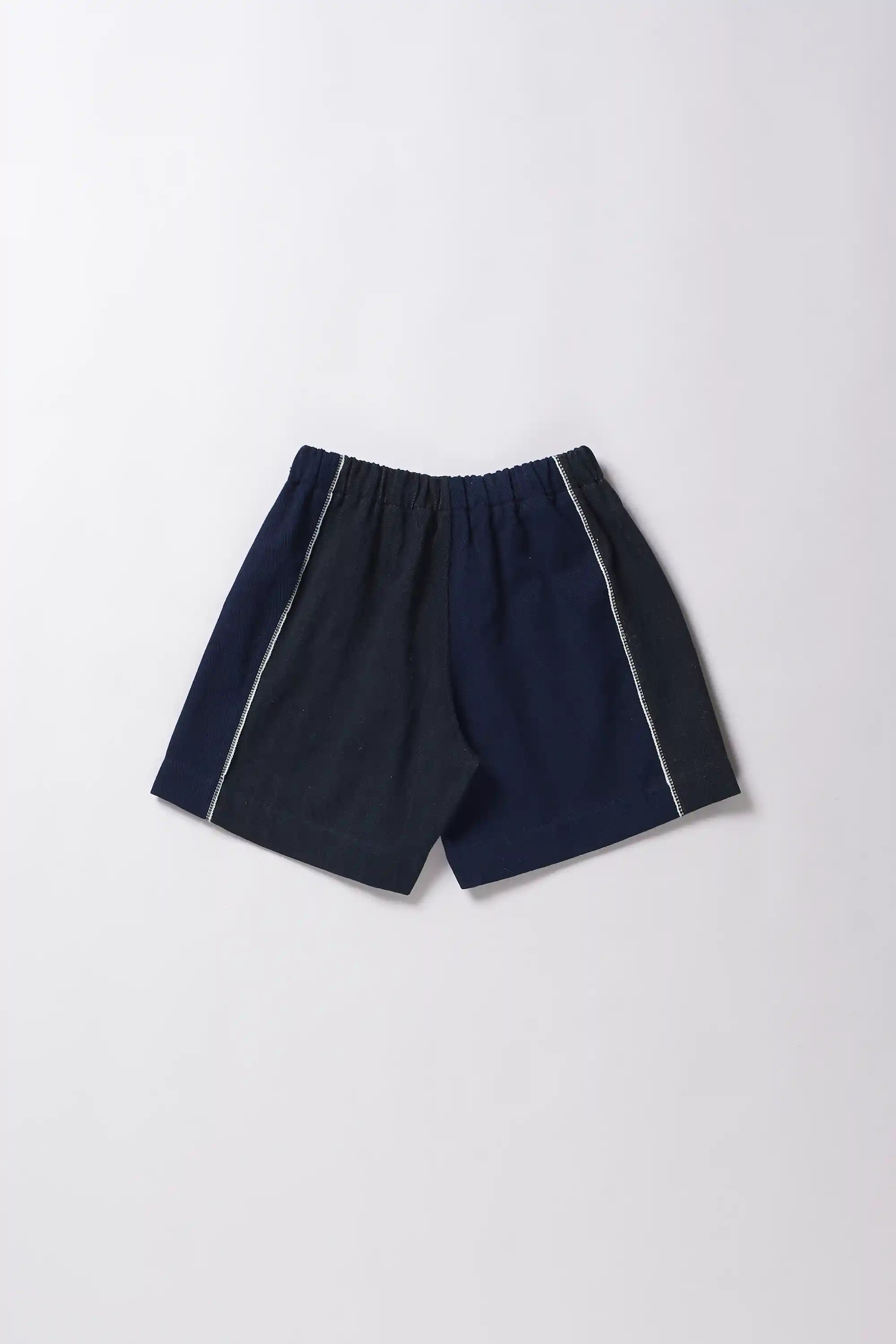 Cotton shorts in indigo