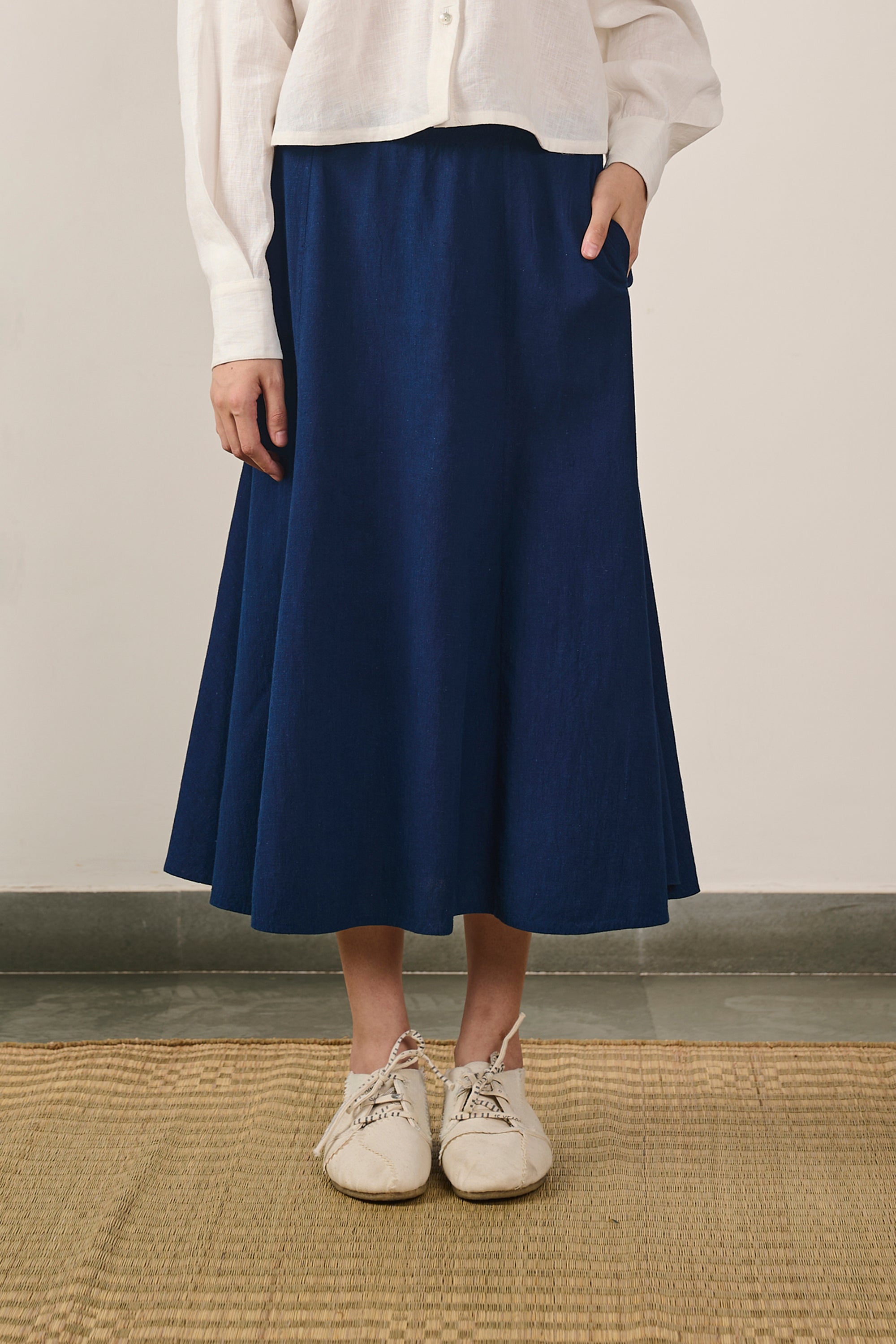 FLARED STRUCTURED SKIRT