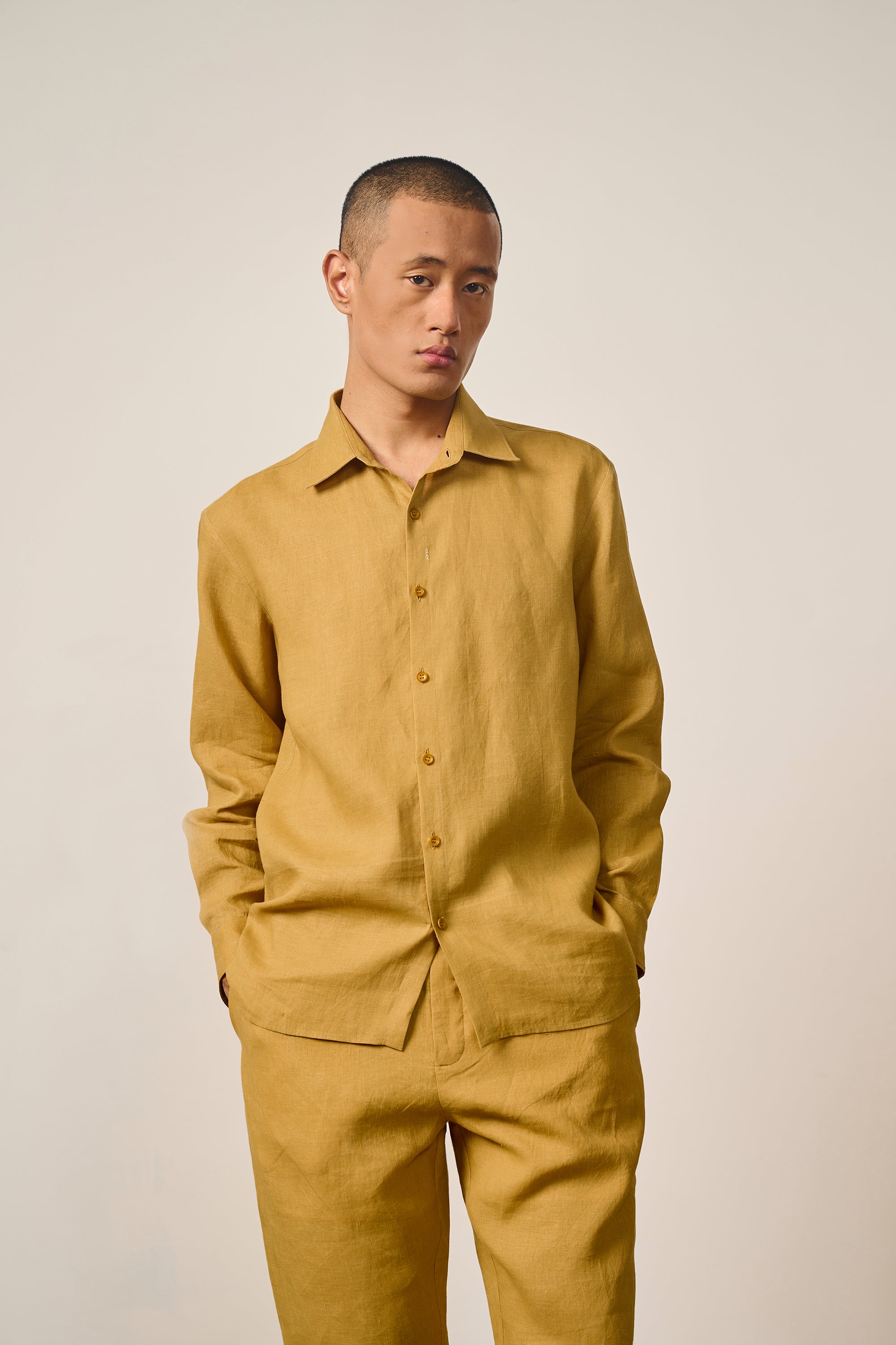 RELAXED FIT LINEN SHIRT IN MUSTARD YELLOW