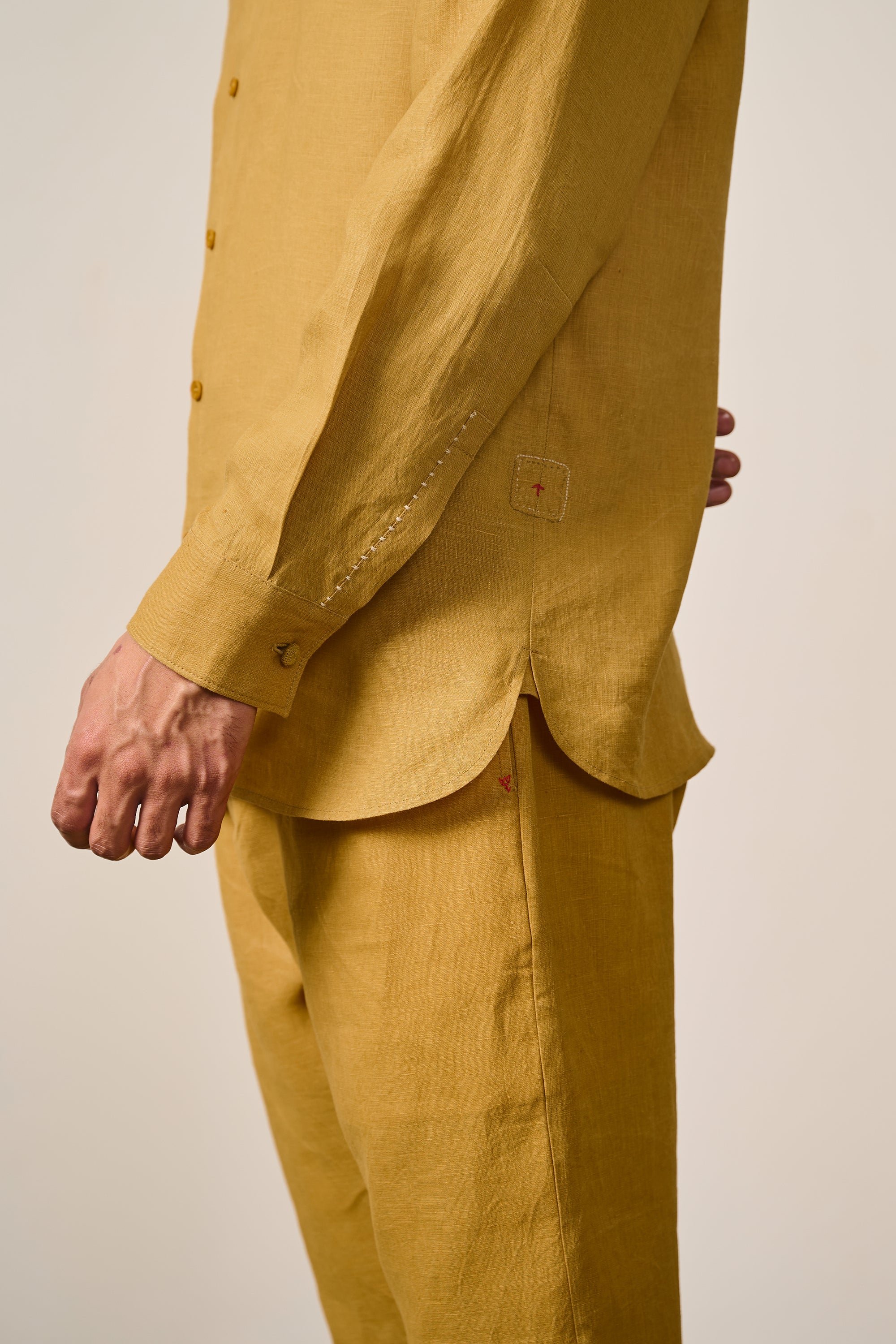 RELAXED FIT LINEN SHIRT IN MUSTARD YELLOW