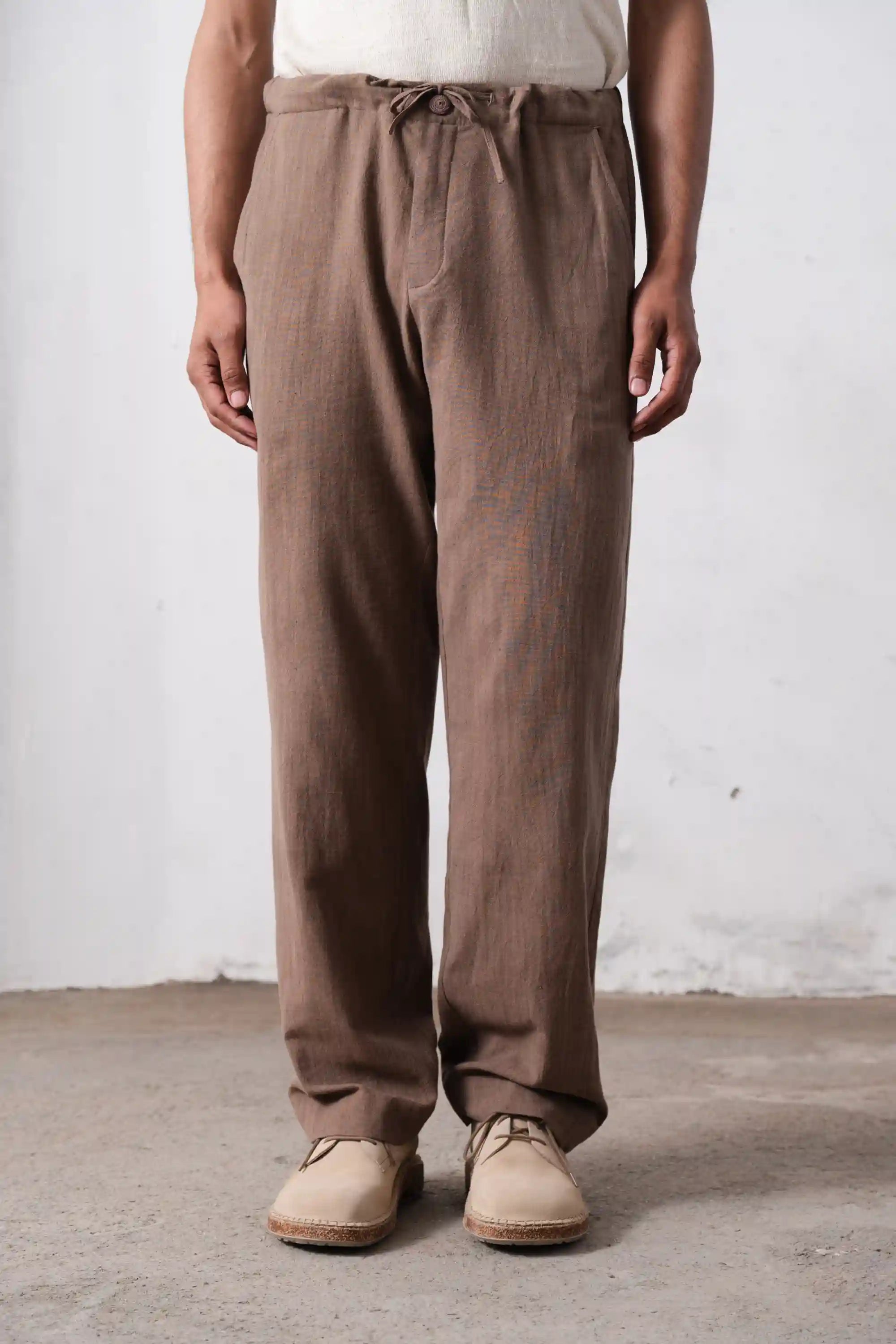 A man wearing tree trunk pant