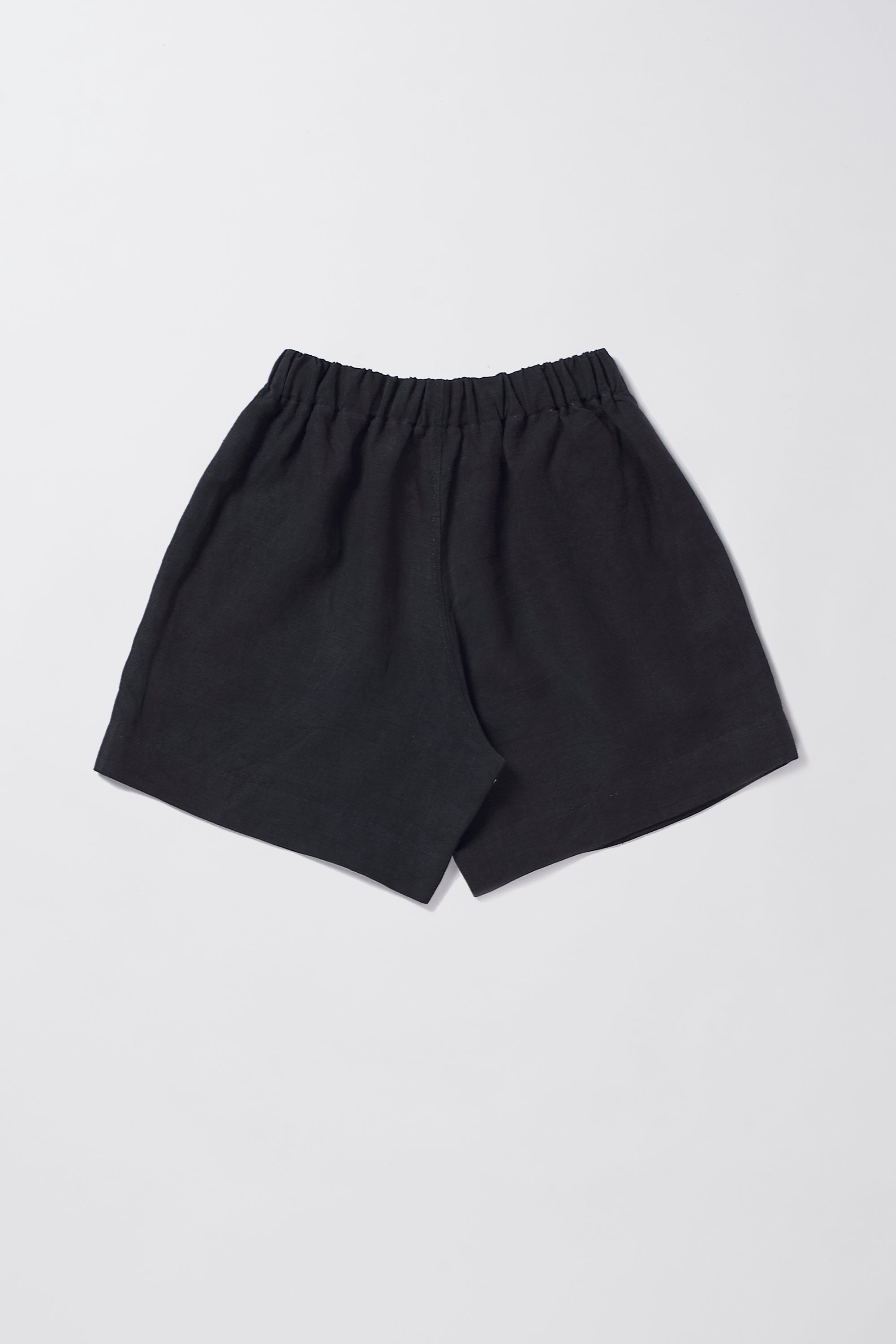 LINEN SHORTS IN BLACK