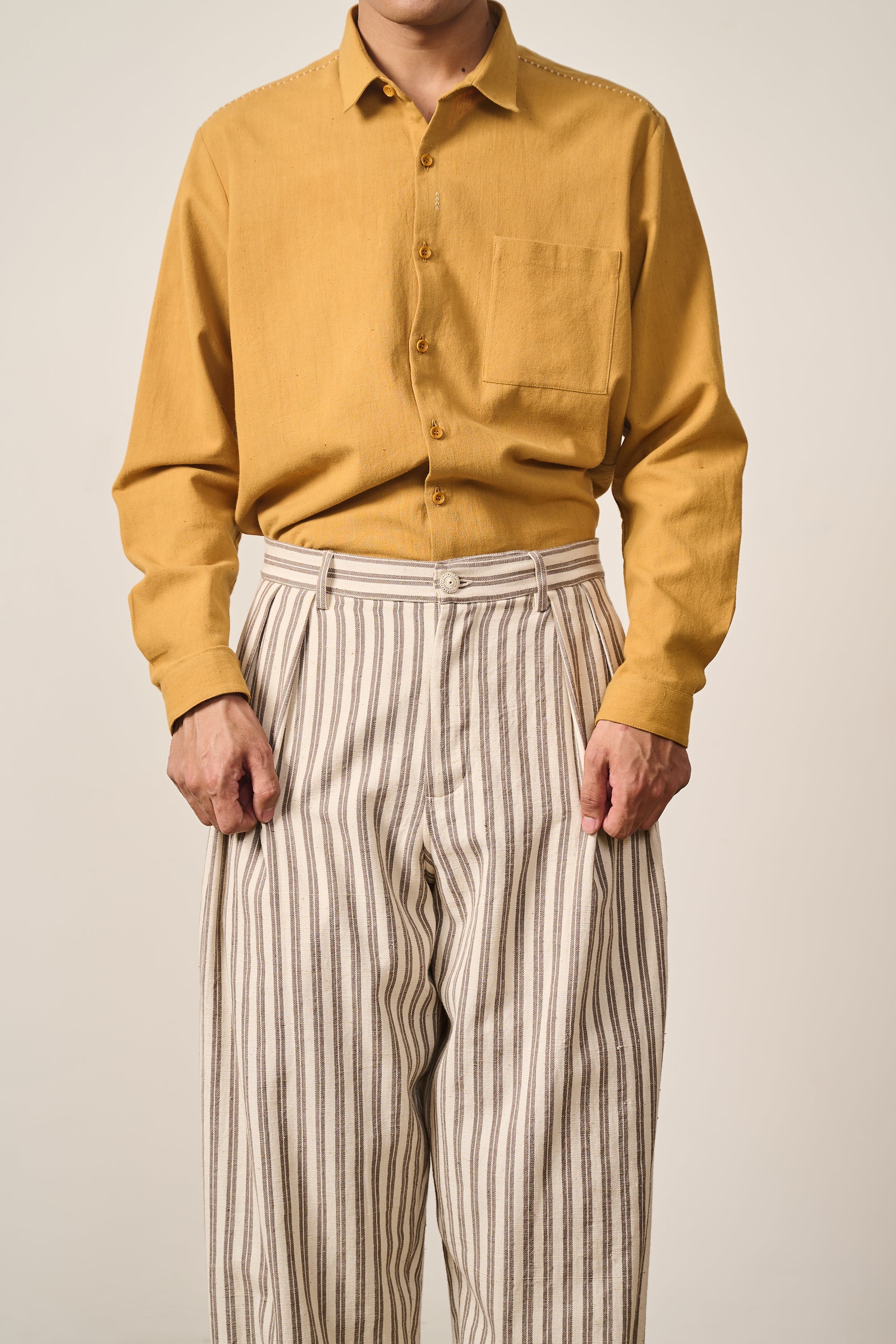 YARN DYED COTTON PLEATED TROUSER