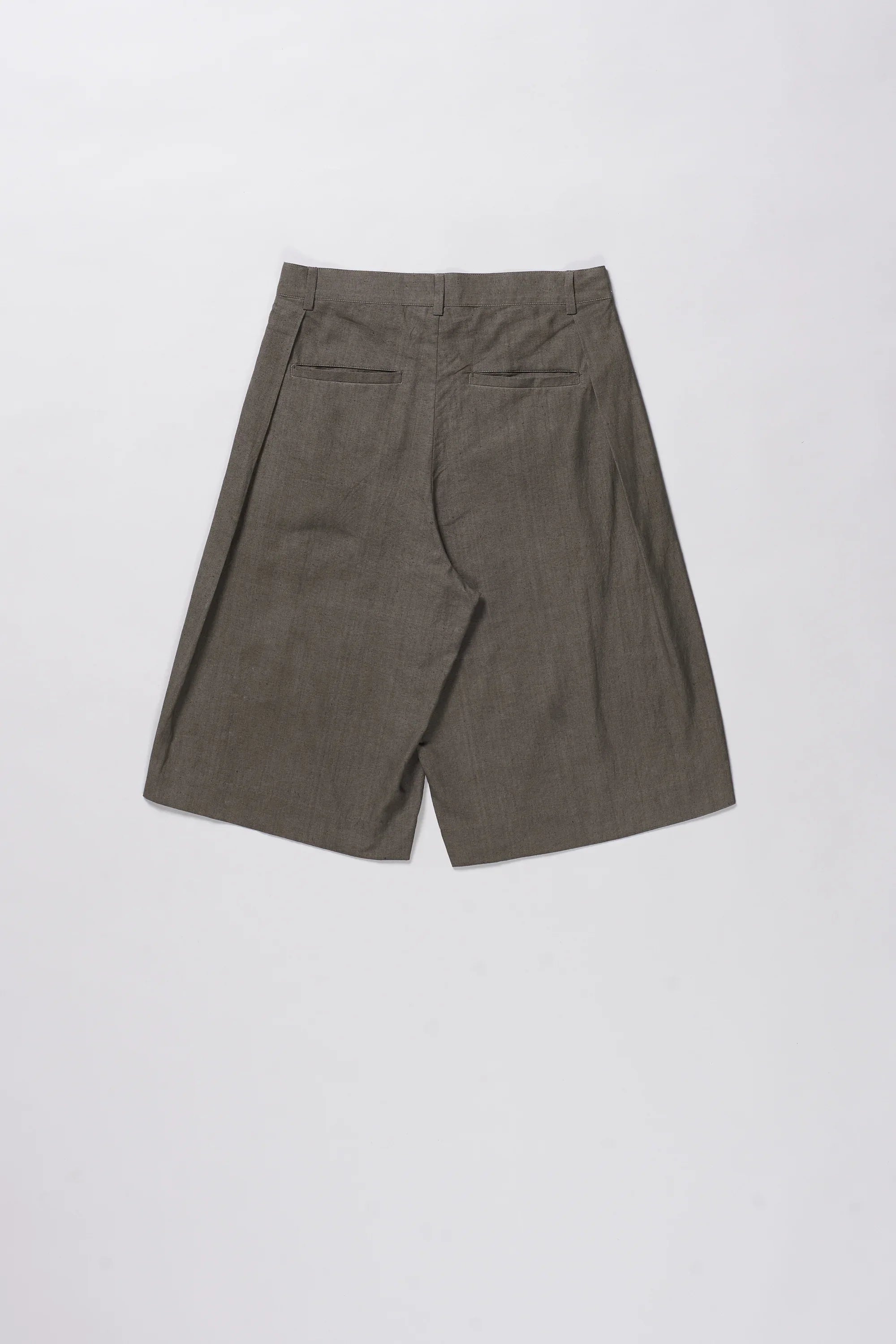 Pleated Shorts in Ash Grey