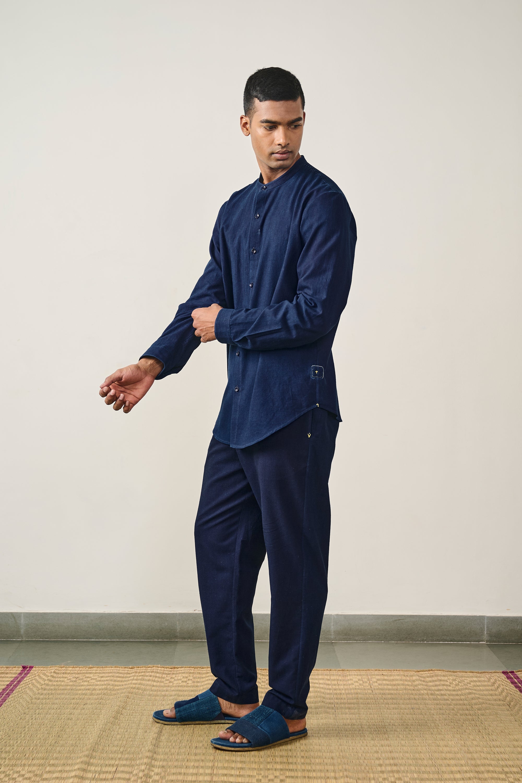INDIGO BAND COLLAR SHIRT