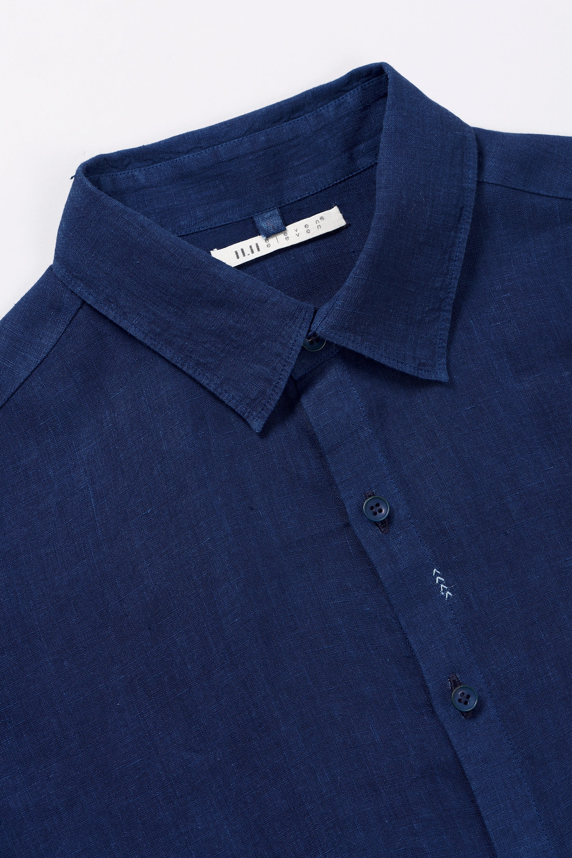 RELAXED FIT LINEN SHIRT IN MEDIUM INDIGO