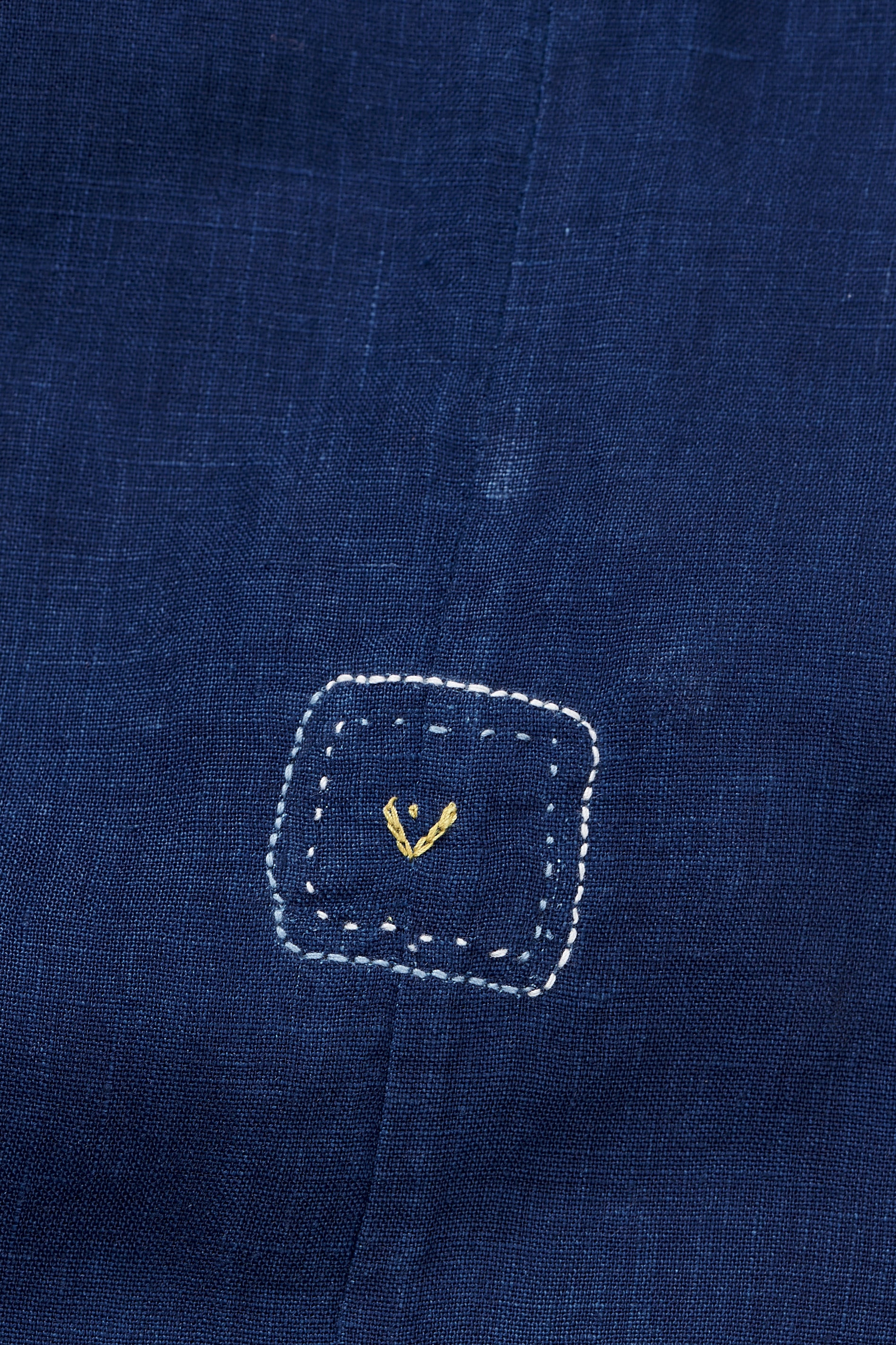 RELAXED FIT LINEN SHIRT IN MEDIUM INDIGO