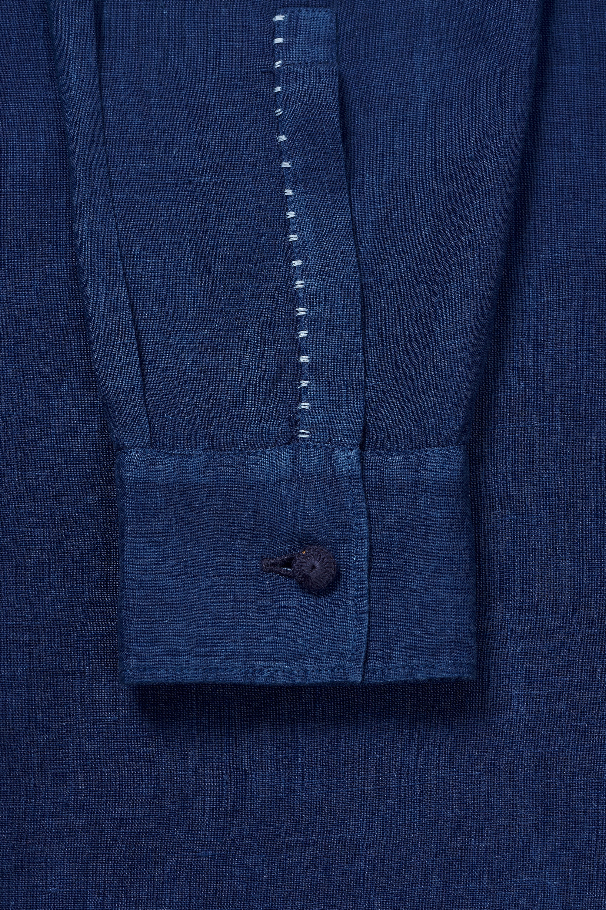 RELAXED FIT LINEN SHIRT IN MEDIUM INDIGO