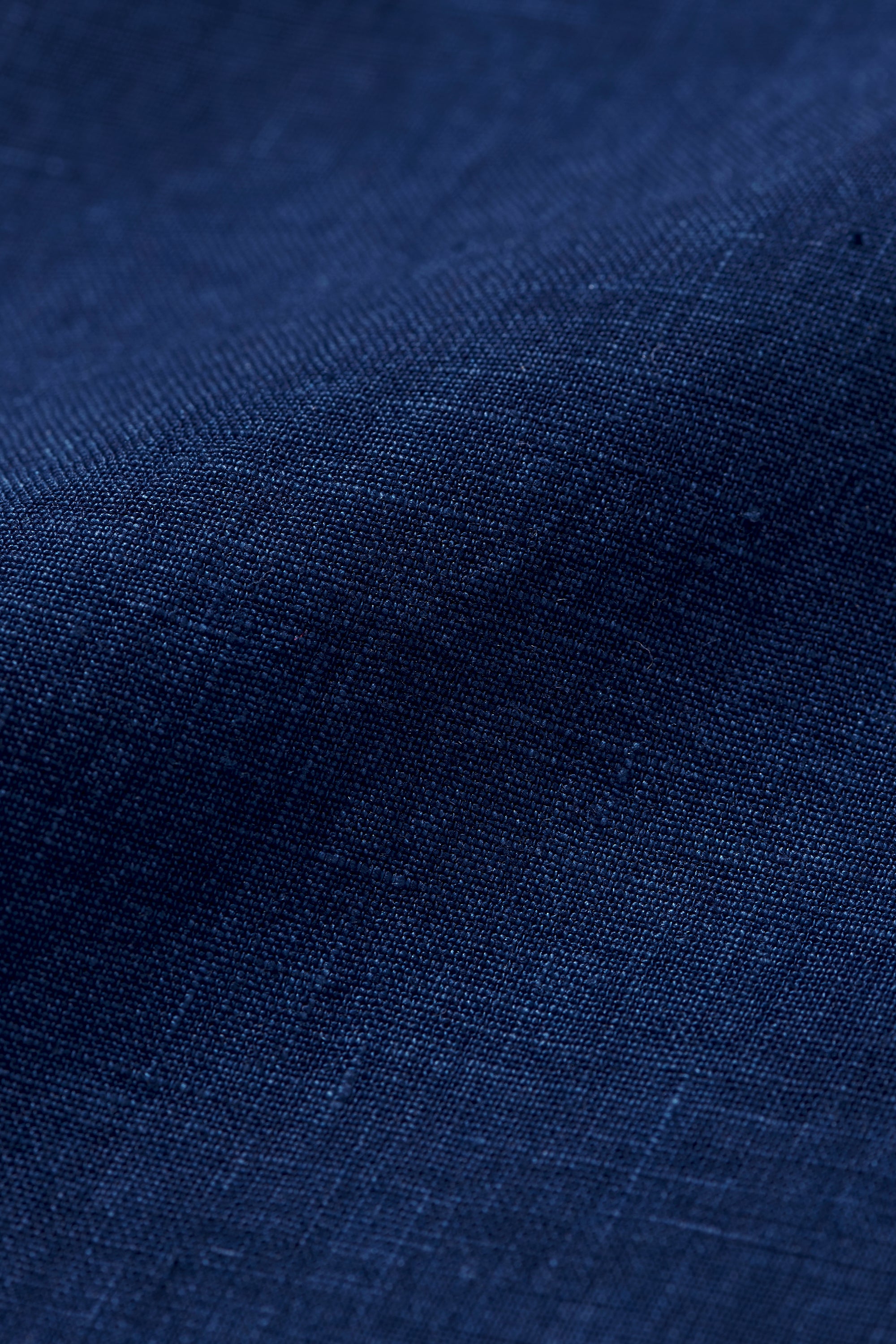 RELAXED FIT LINEN SHIRT IN MEDIUM INDIGO