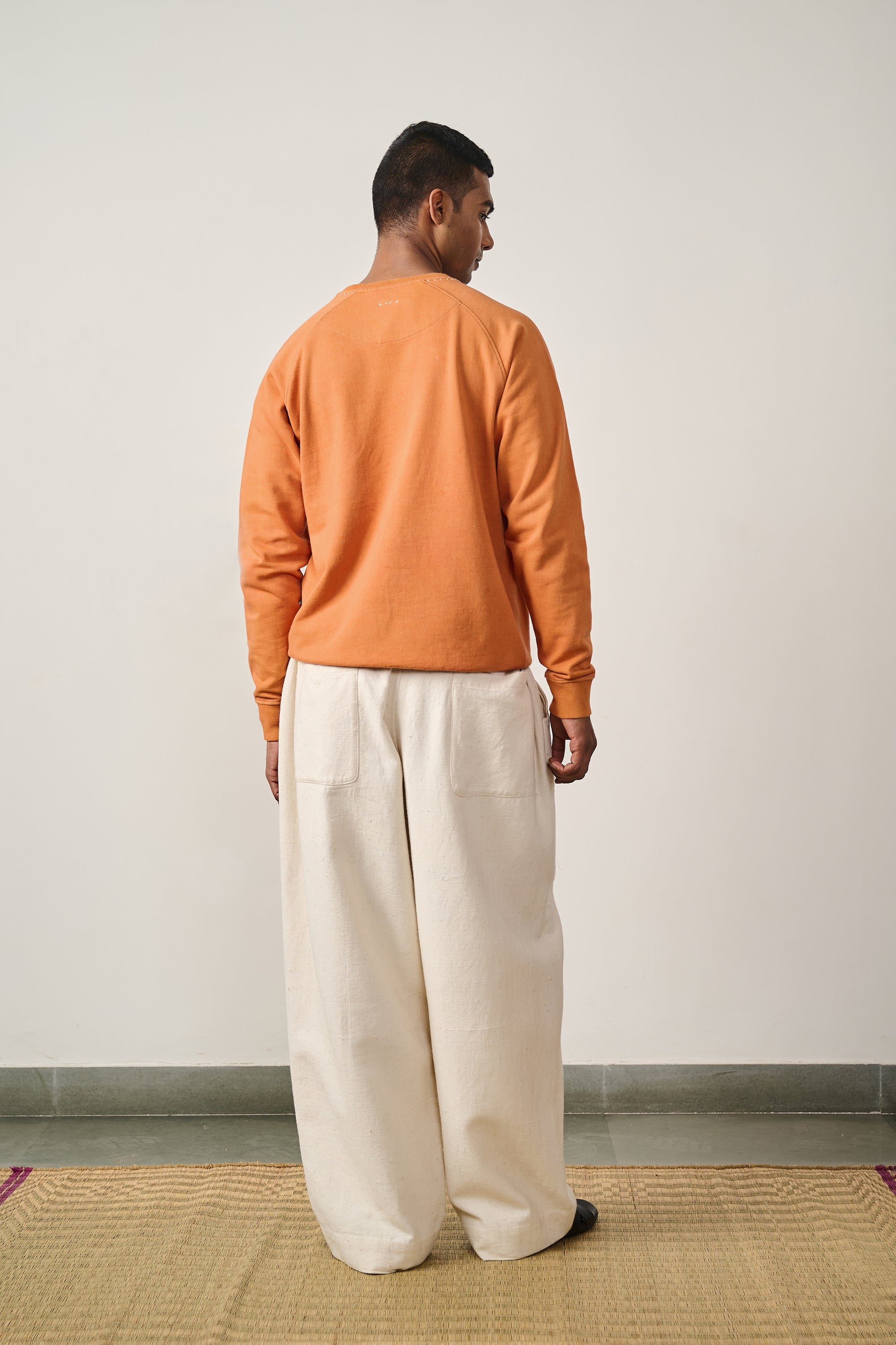 UNISEX SWEATSHIRT IN SUNSET ORANGE
