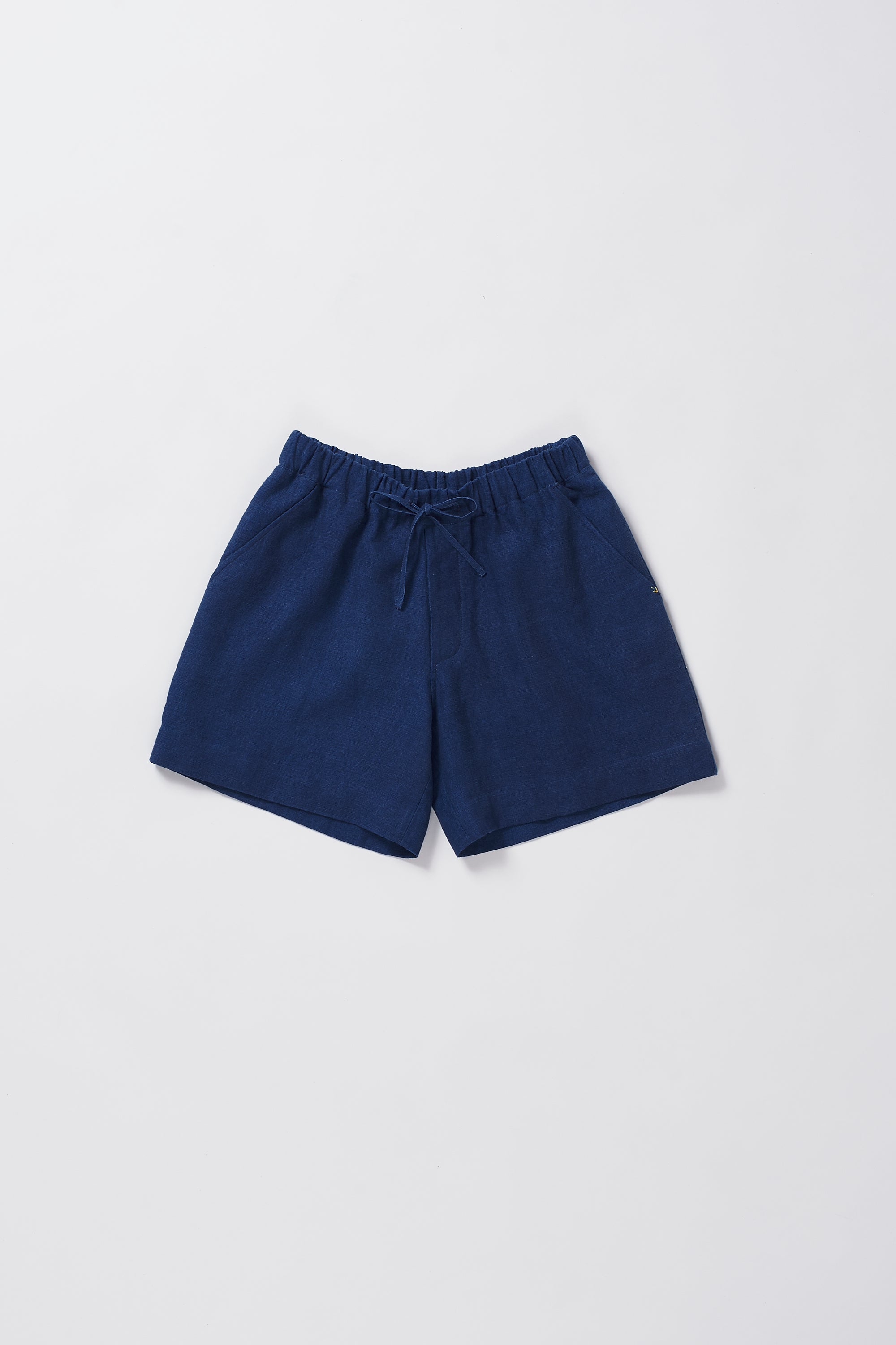 LINEN SHORTS IN NATURAL INDIGO