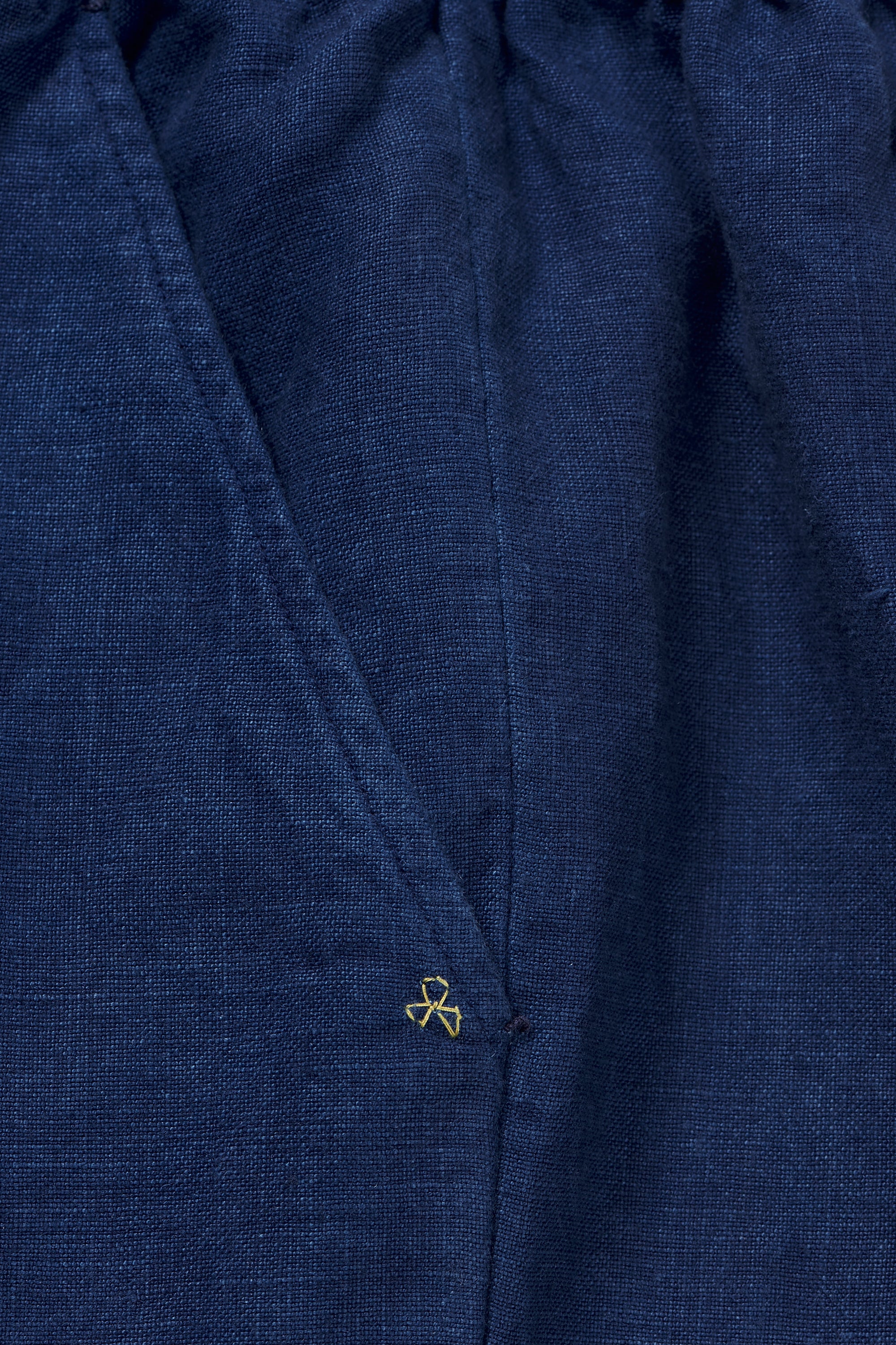 LINEN SHORTS IN MEDIUM INDIGO