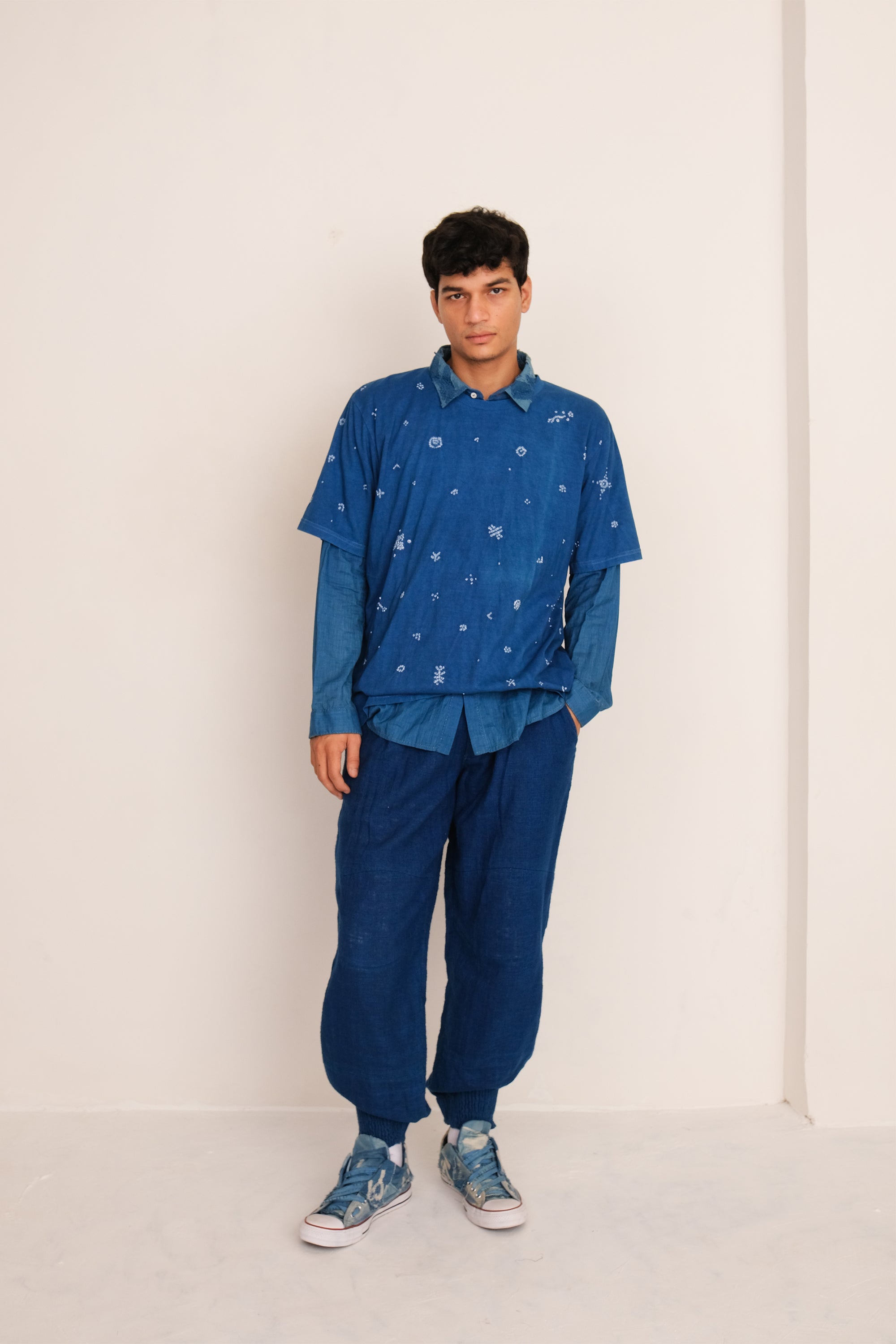 A man wearing medium indigo cotton pant