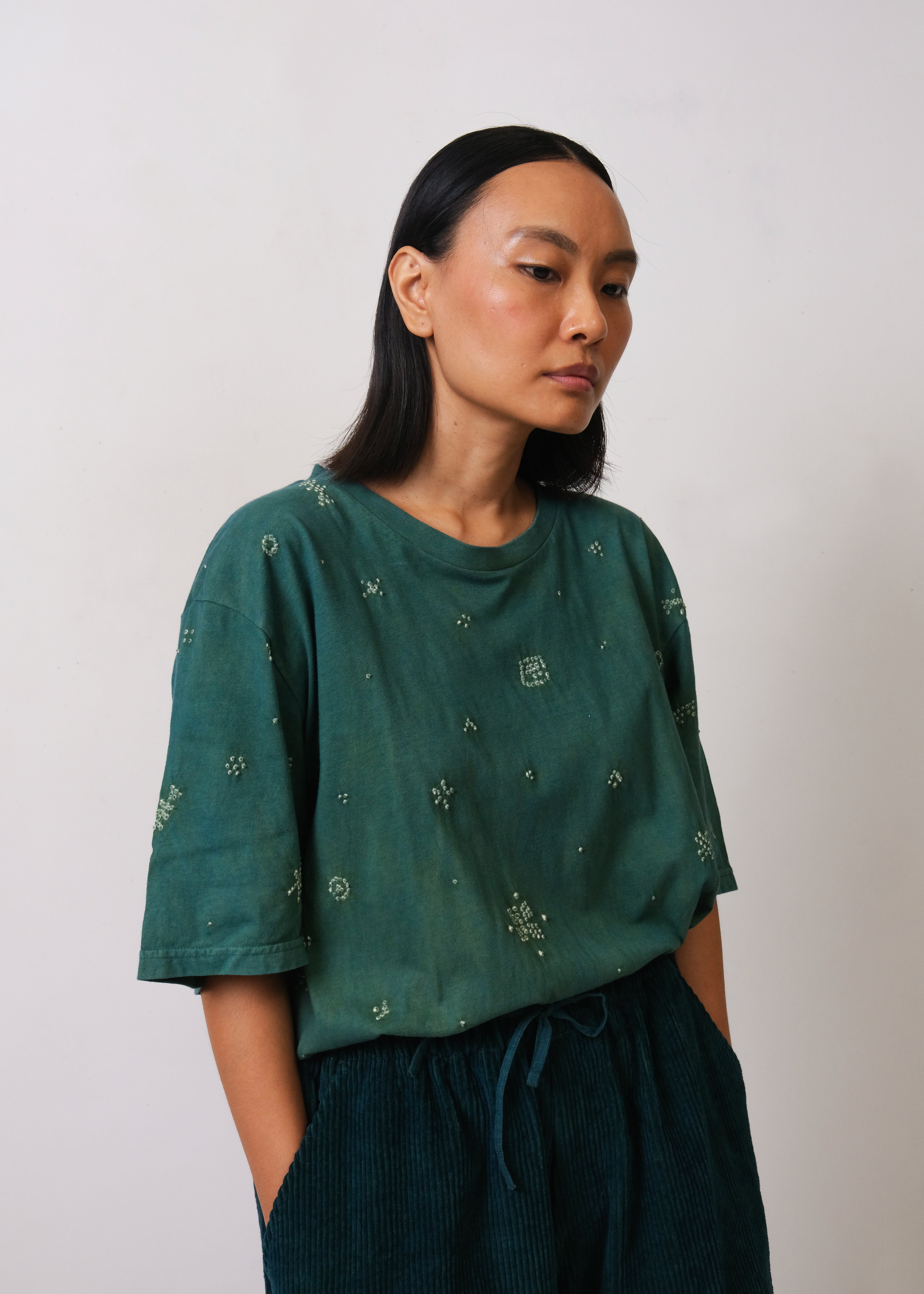 OLIVE GREEN UNISEX ORGANIC COTTON T-SHIRT WITH BANDHANI