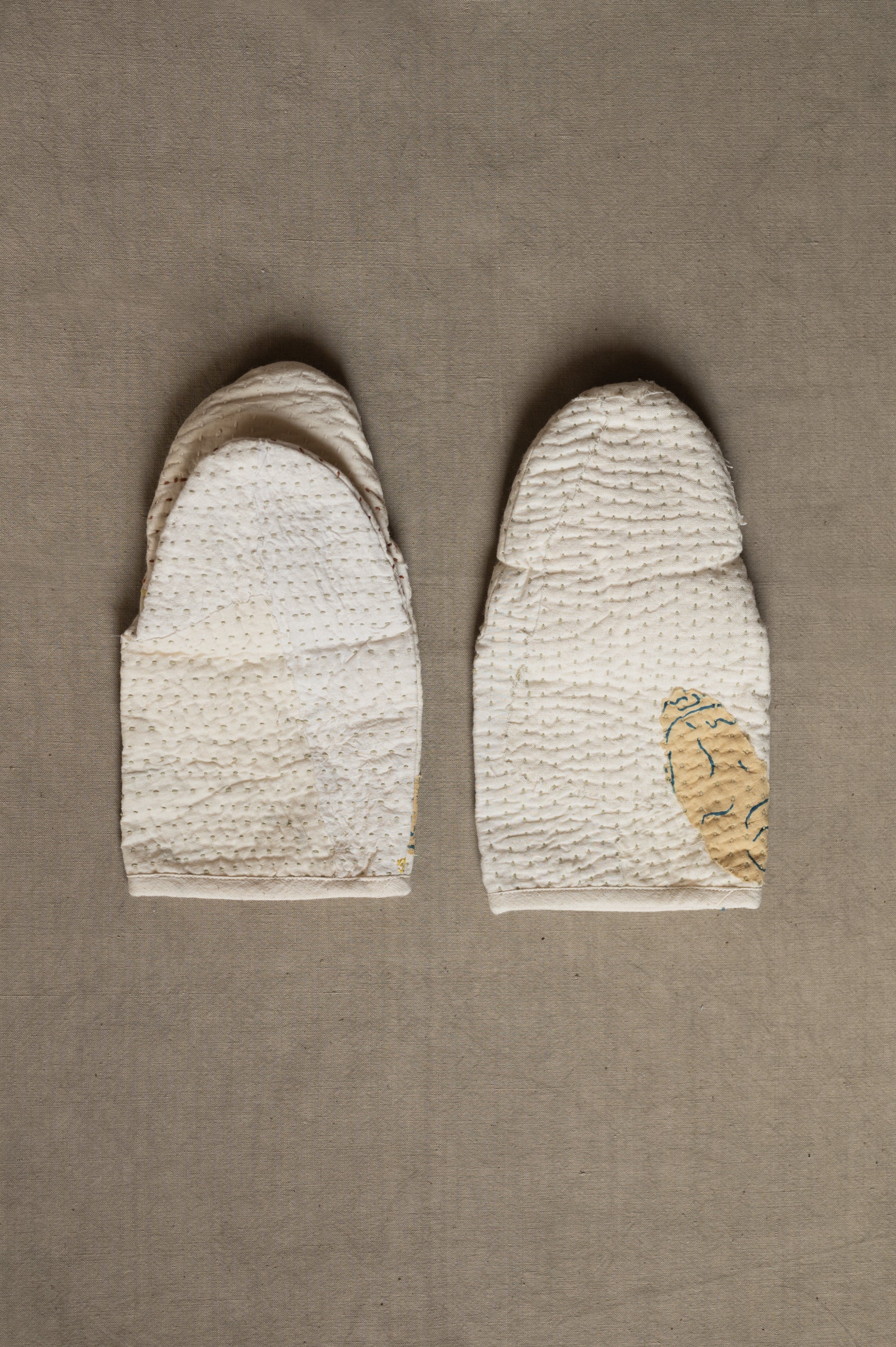 Pair of Ecru oven mitts with kantha