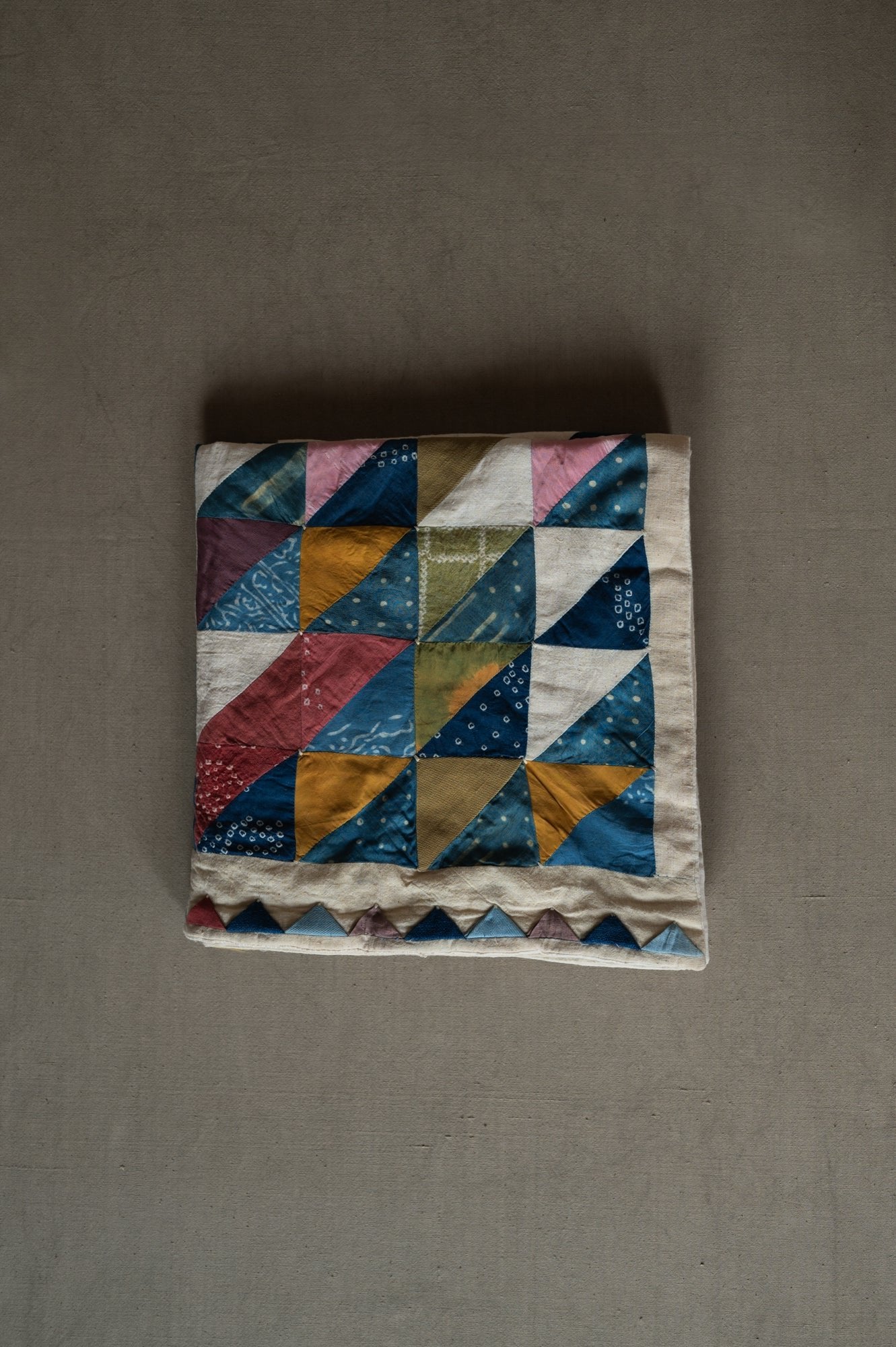 ANGULAR PATCHWORK QUILT IN SHADES OF ECRU AND INDIGO