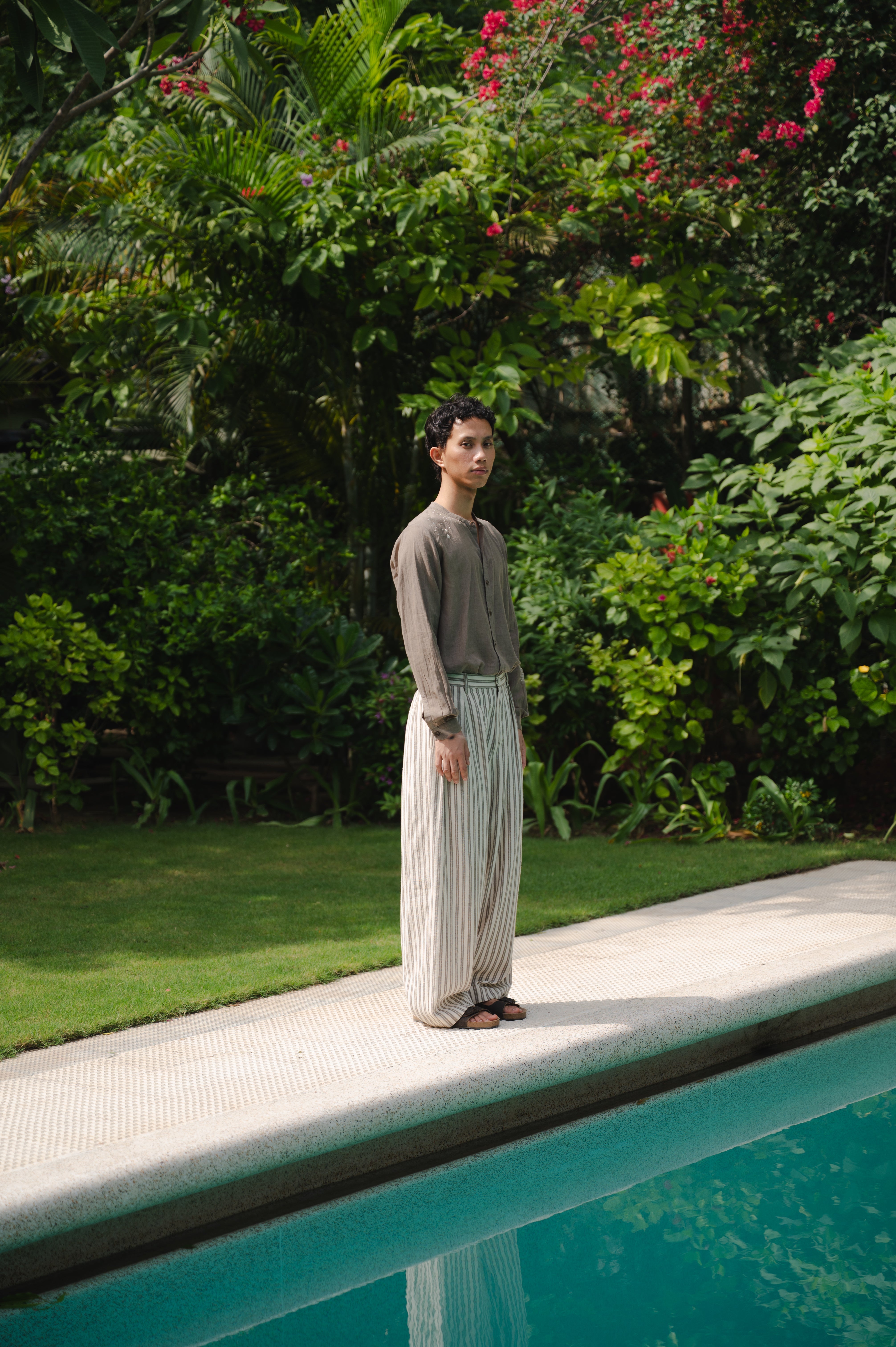 YARN DYED COTTON PLEATED TROUSER