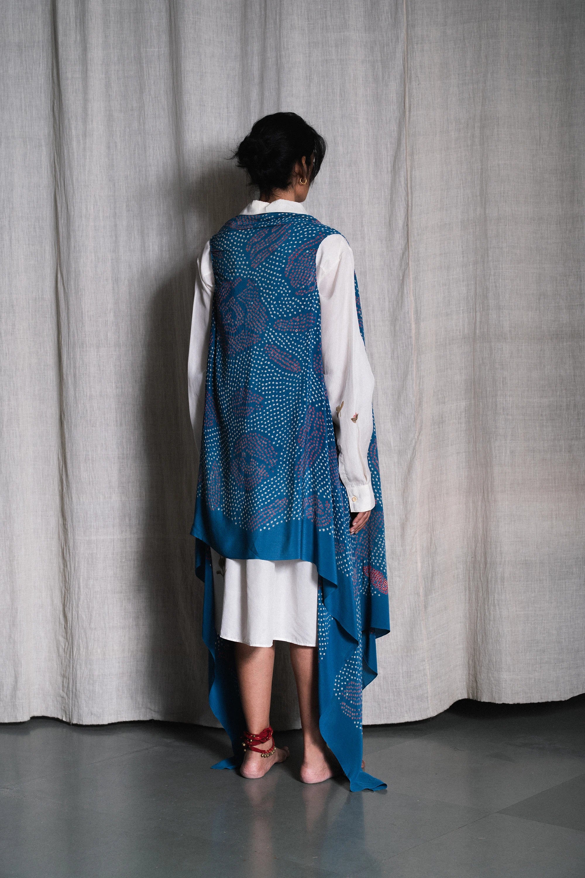 Cutout Scarf with Multi Color Bandhani