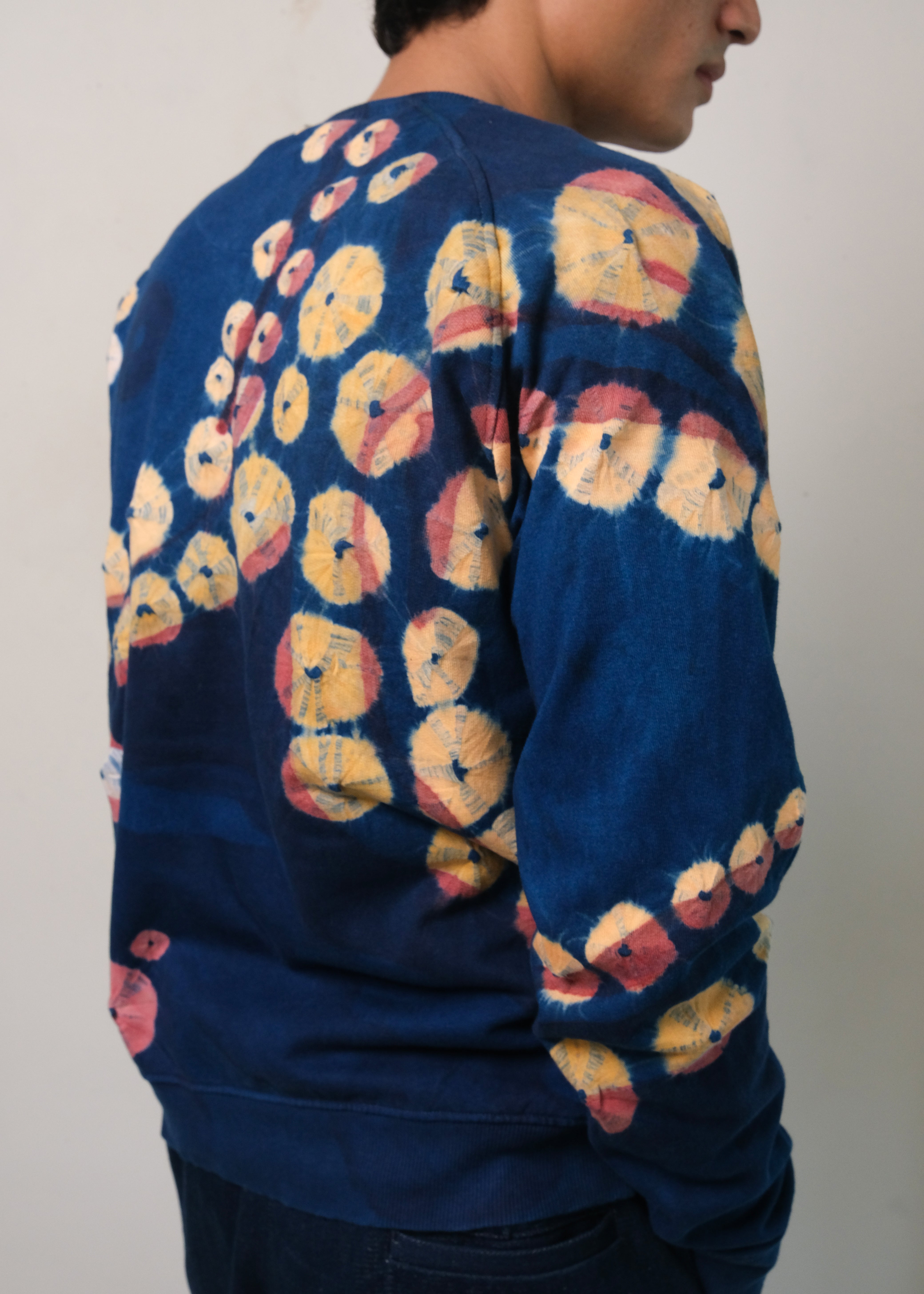 MEDIUM INDIGO HAND PAINTED & BANDHANI SWEATSHIRT