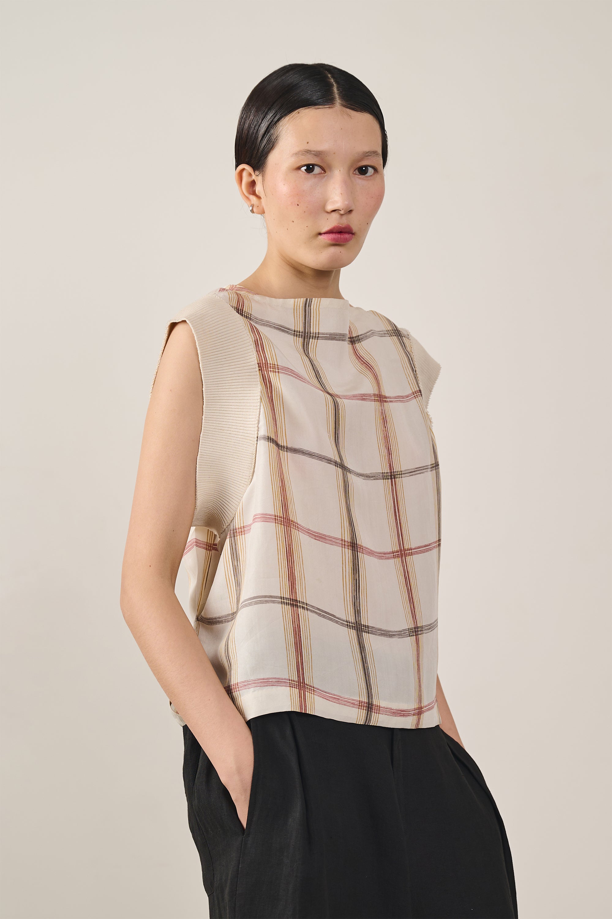 SLEEVELESS BOXY TOP