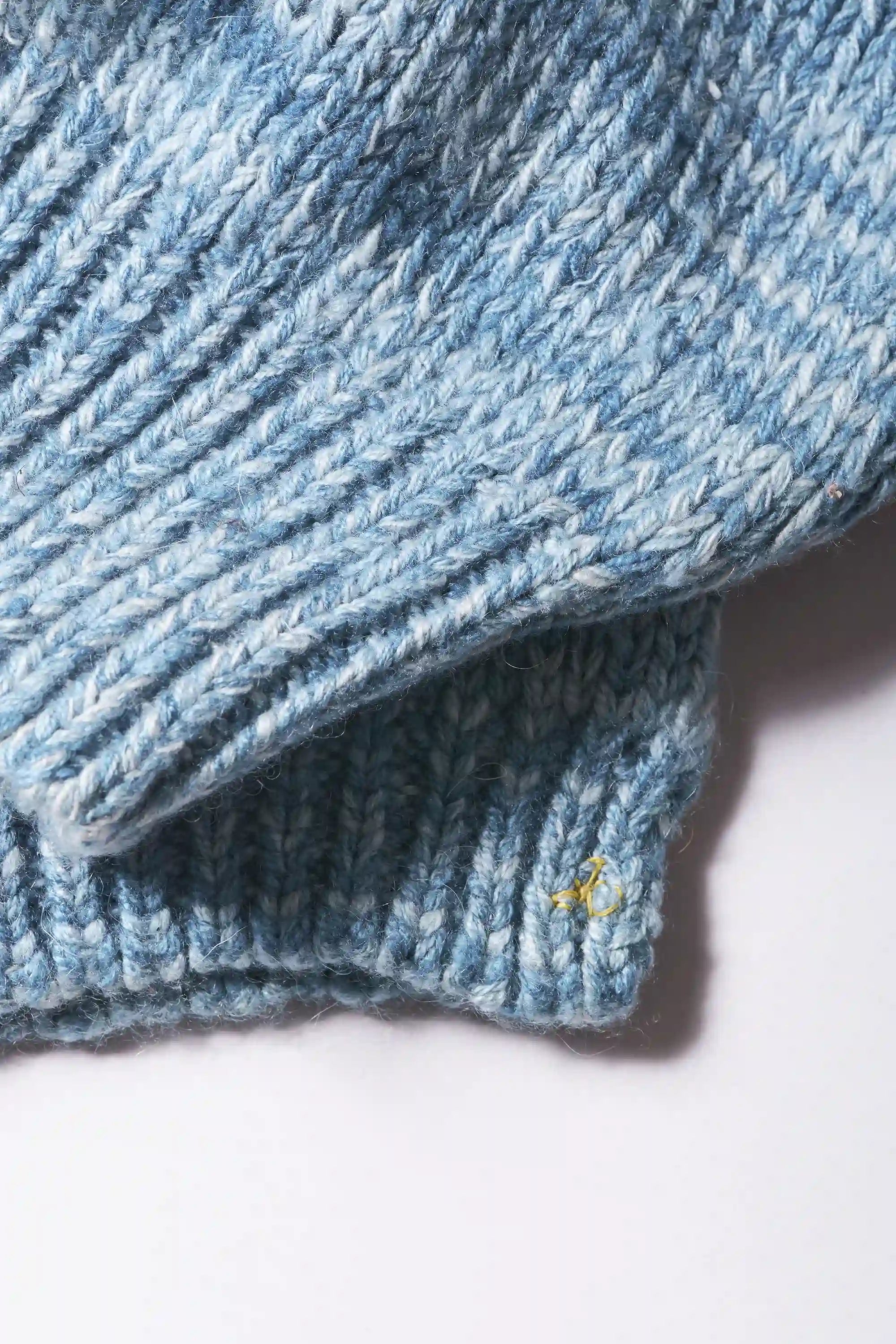 Sweater in shades of indigo