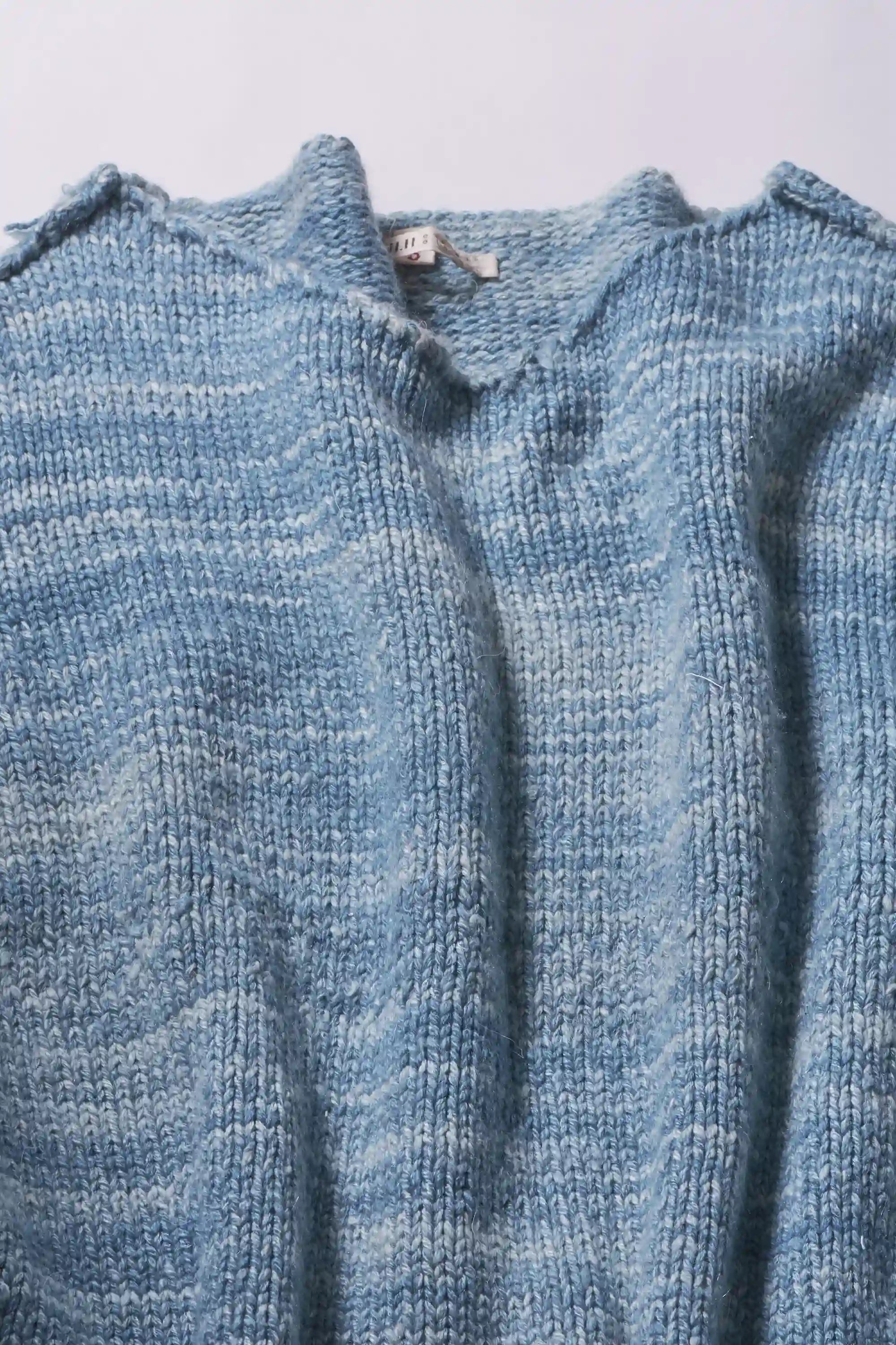 Sweater in shades of indigo