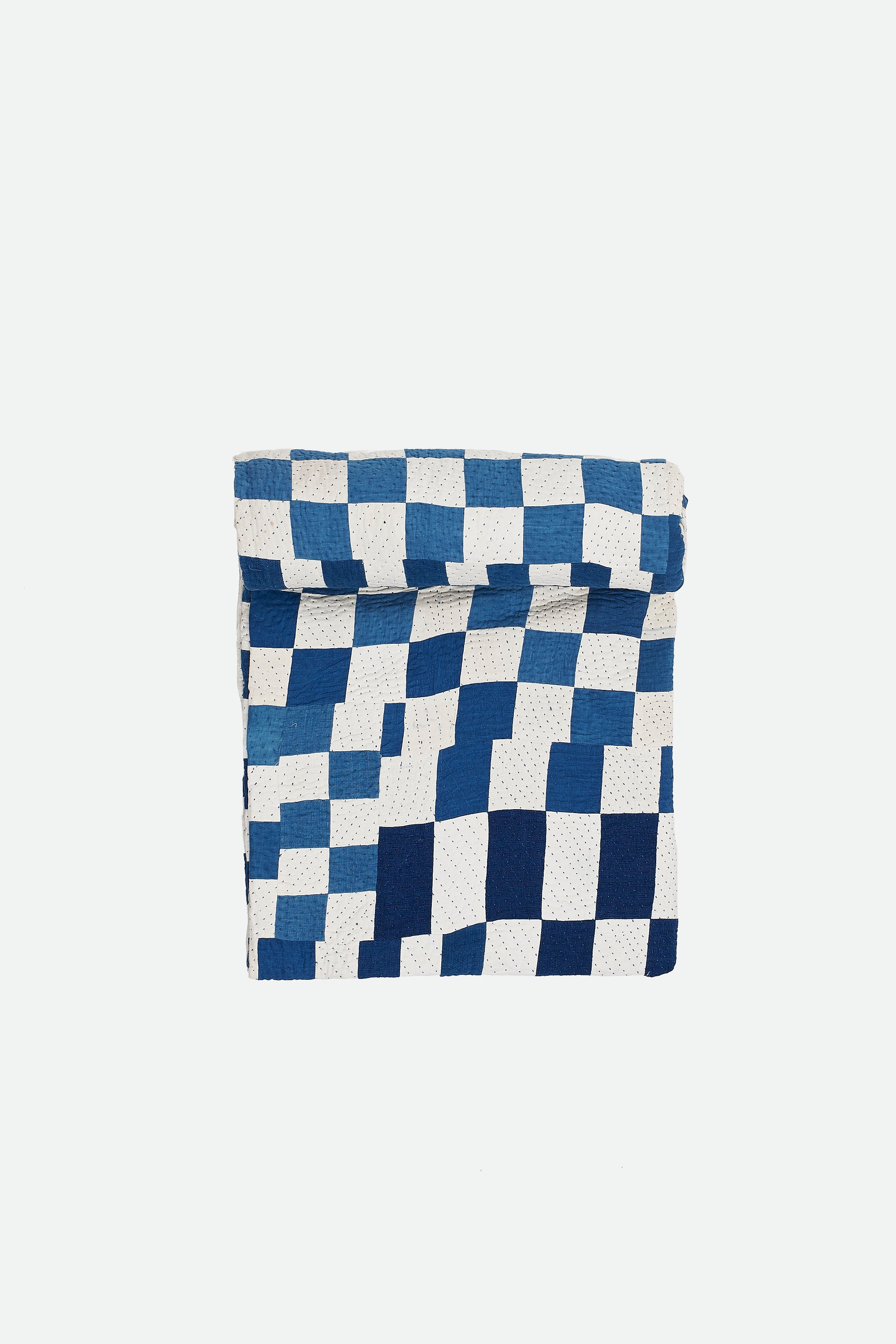 Chequered Patchwork Quilt in Shades of Ecru and Indigo