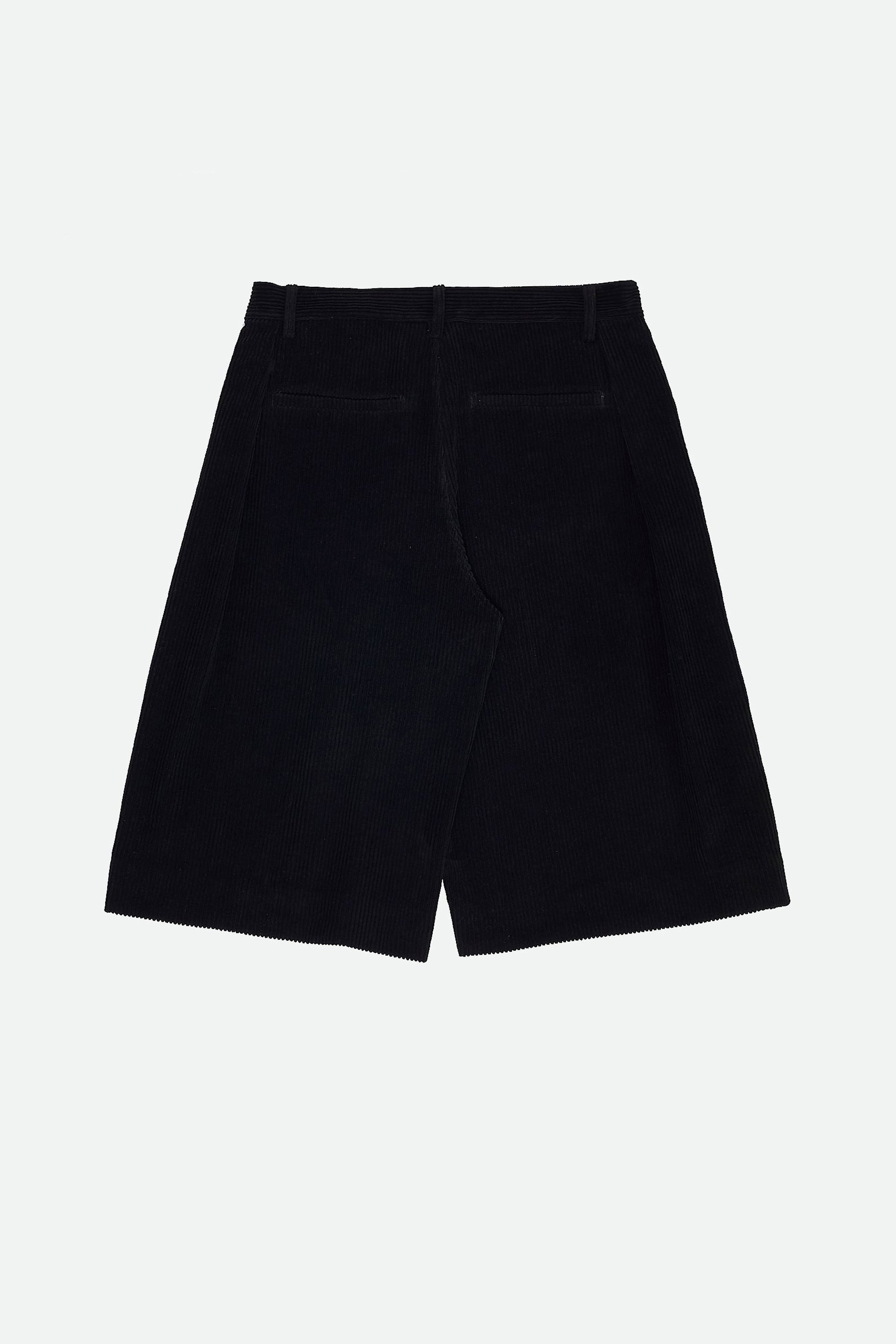 BLACK PLEATED CORDUROY SHORTS