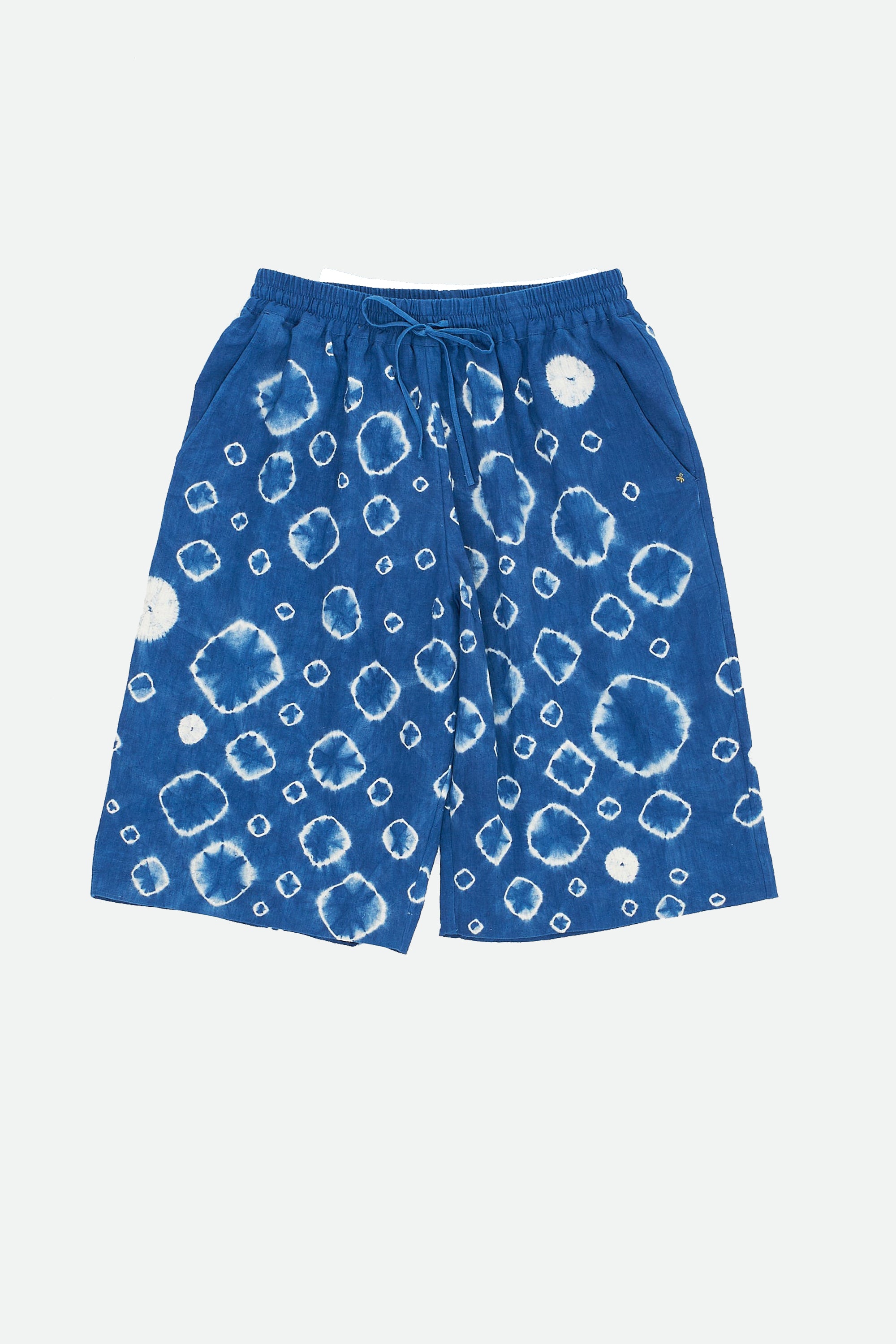 INDIGO RELAXED ORGANIC COTTON SHORTS SPECKLED WITH SHIBORI PATTERN