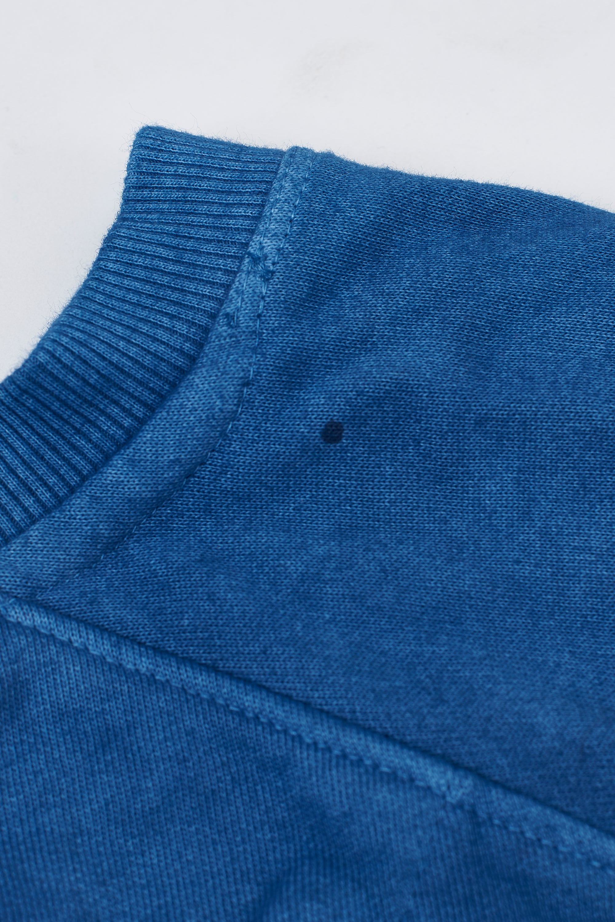 MEDIUM INDIGO ORGANIC COTTON KNITS WITH BANDHANI SWEATSHIRT