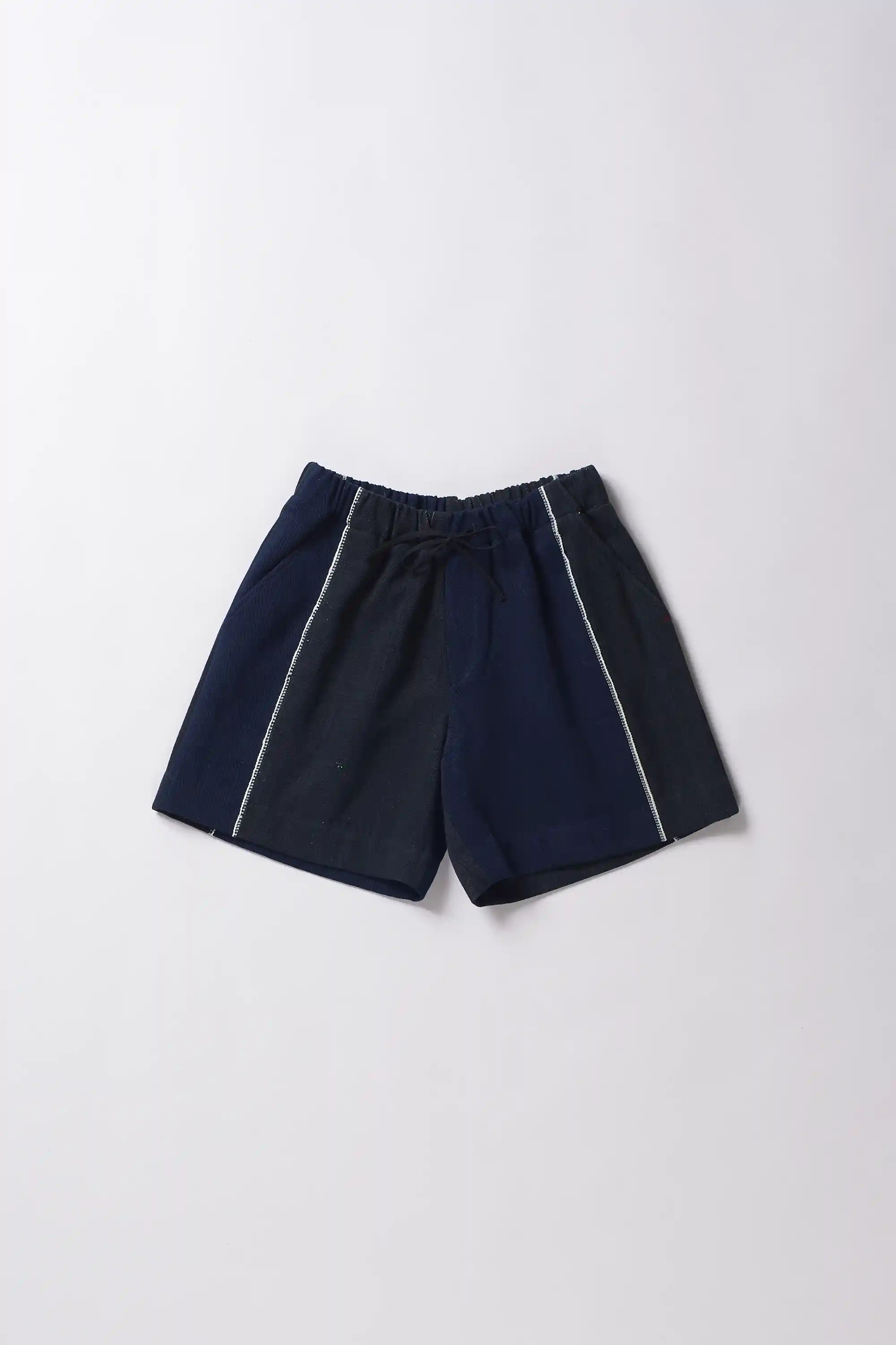 Cotton shorts in indigo