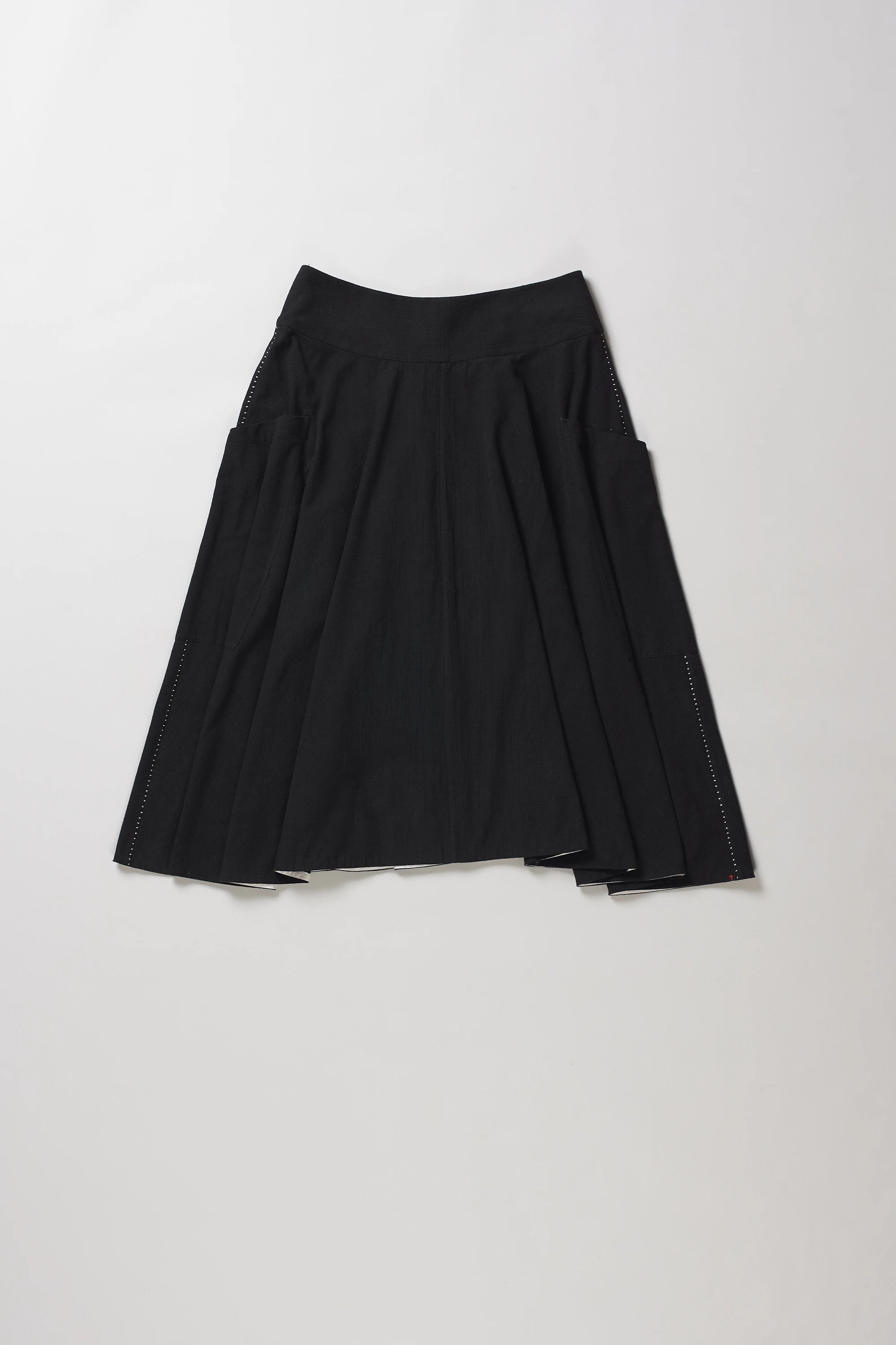 Light Volume Skirt in Black