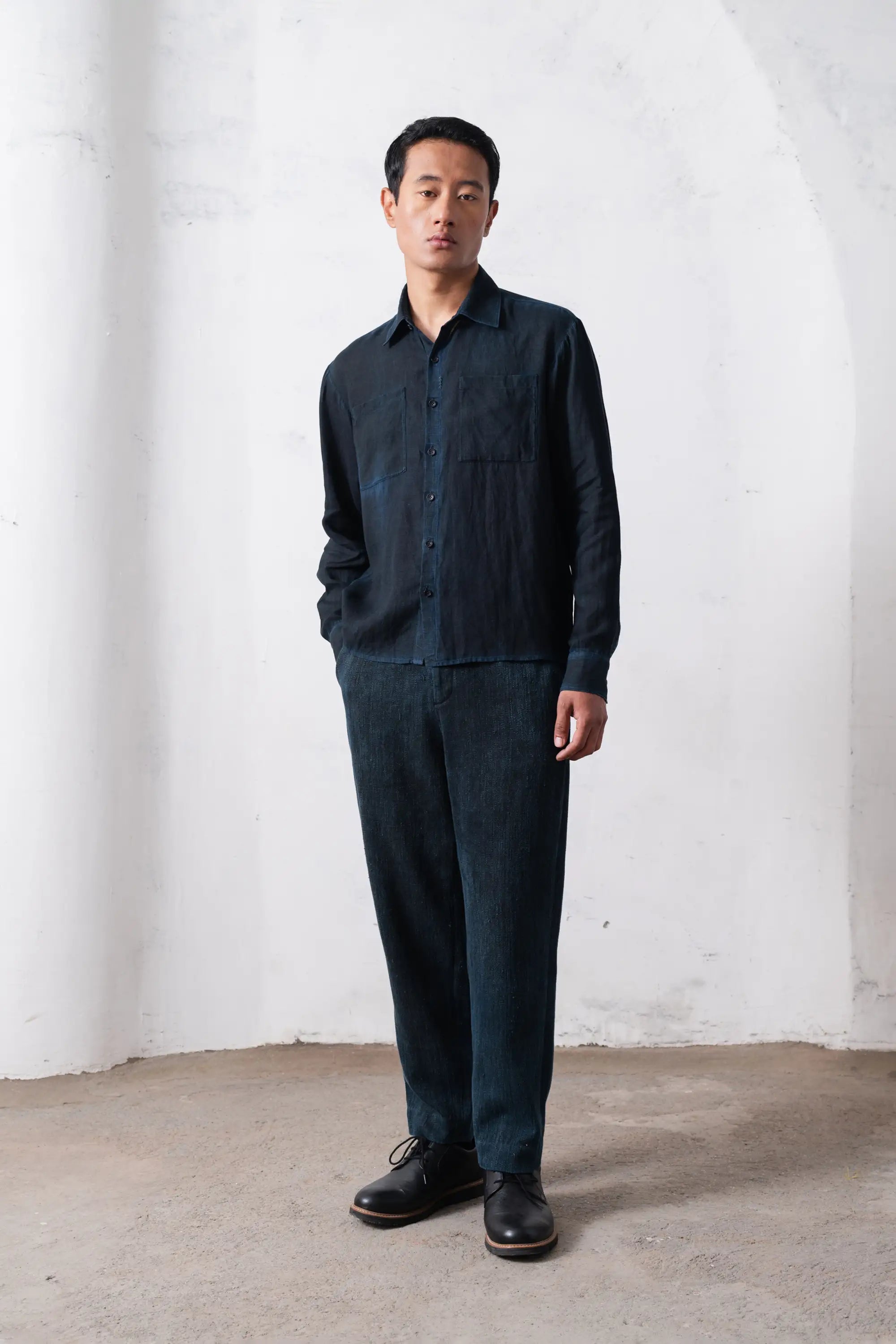 A man wearing shirt in black with black pant