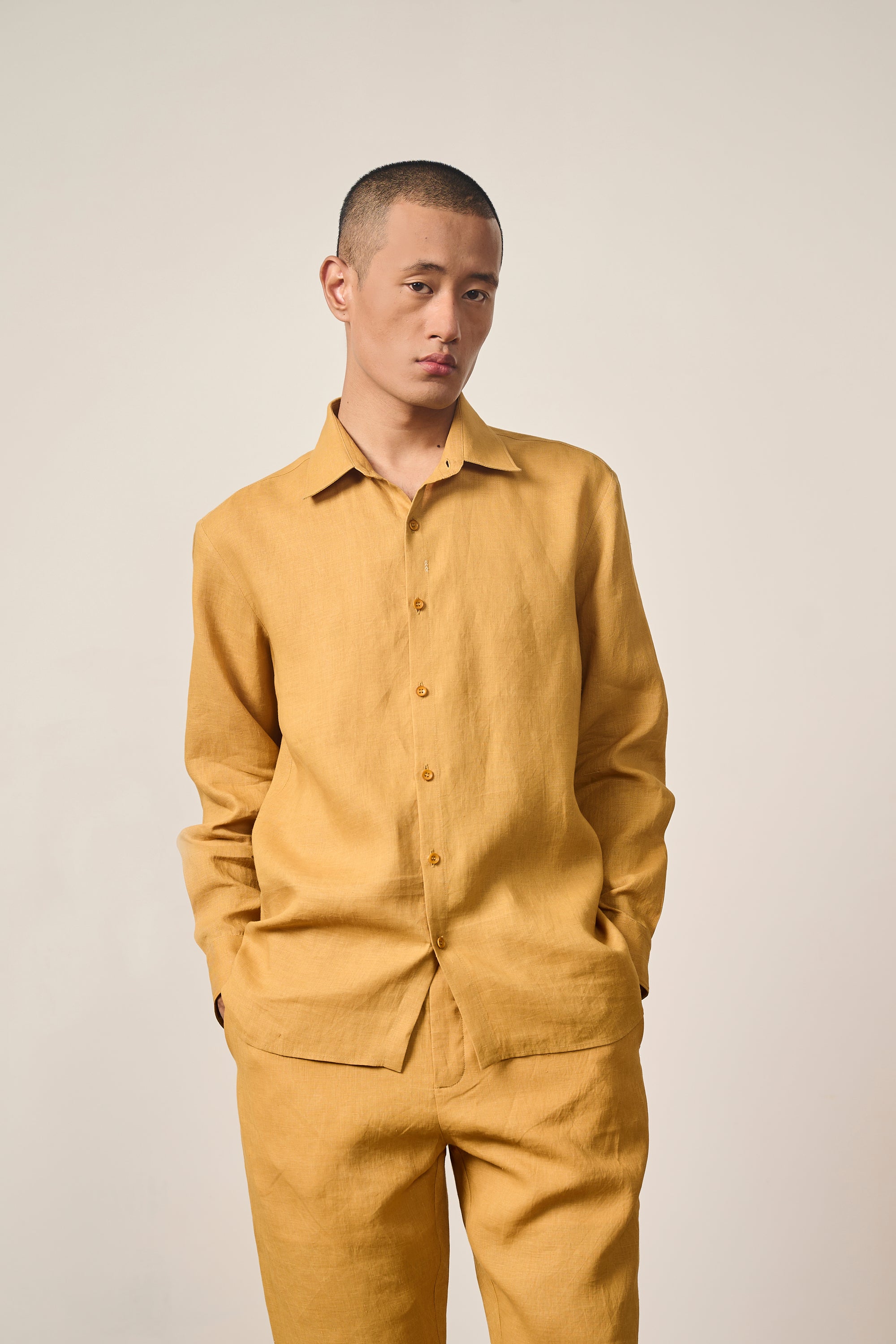 RELAXED FIT LINEN SHIRT IN MUSTARD YELLOW