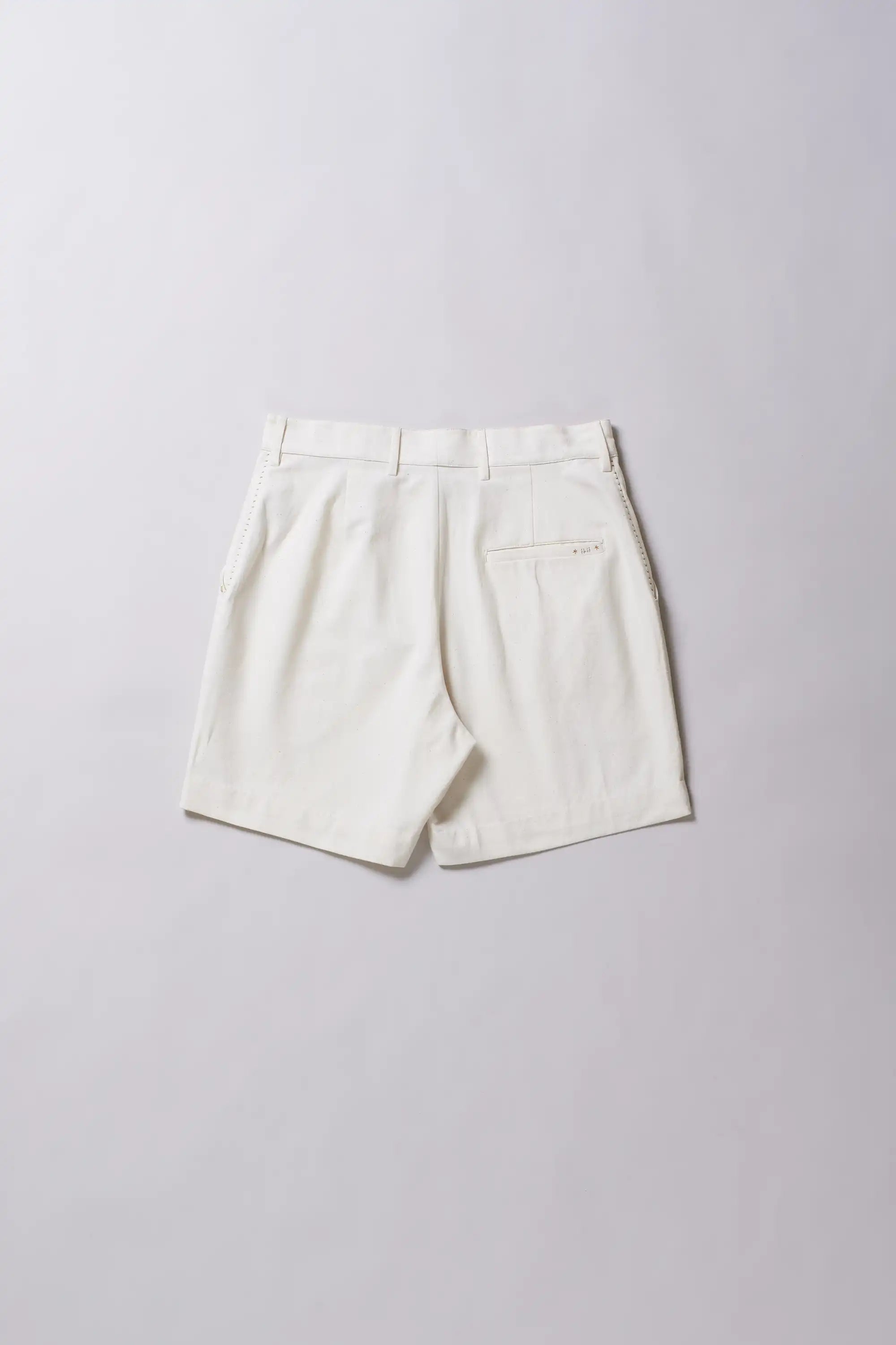 Cotton ecru shorts with hand details