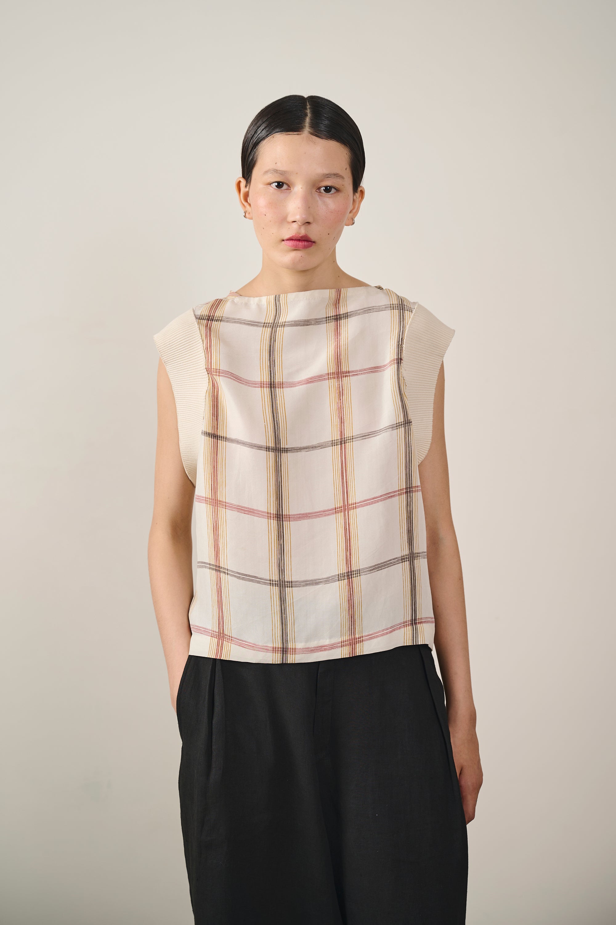 SLEEVELESS BOXY TOP