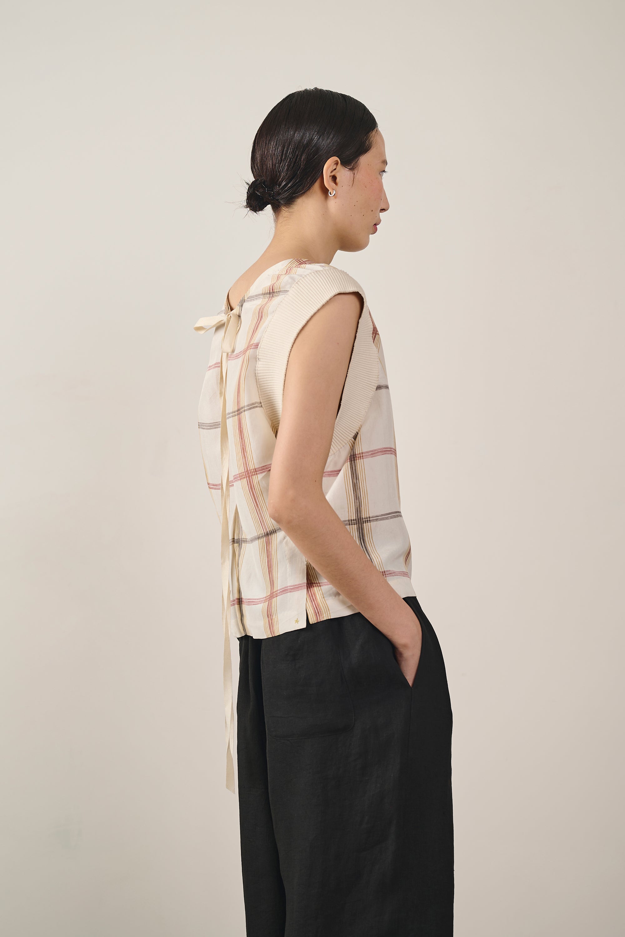 SLEEVELESS BOXY TOP