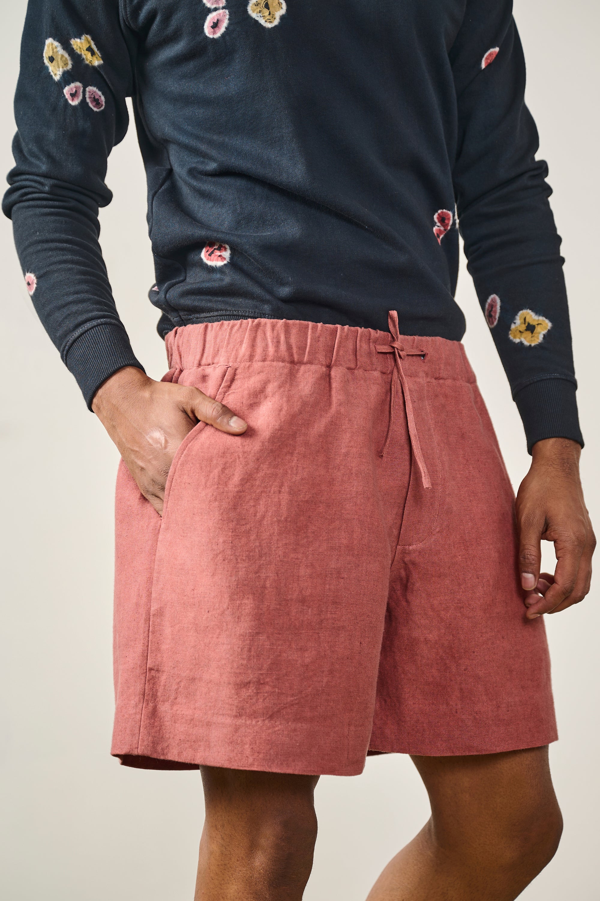 LINEN SHORTS IN ROUGE PINK