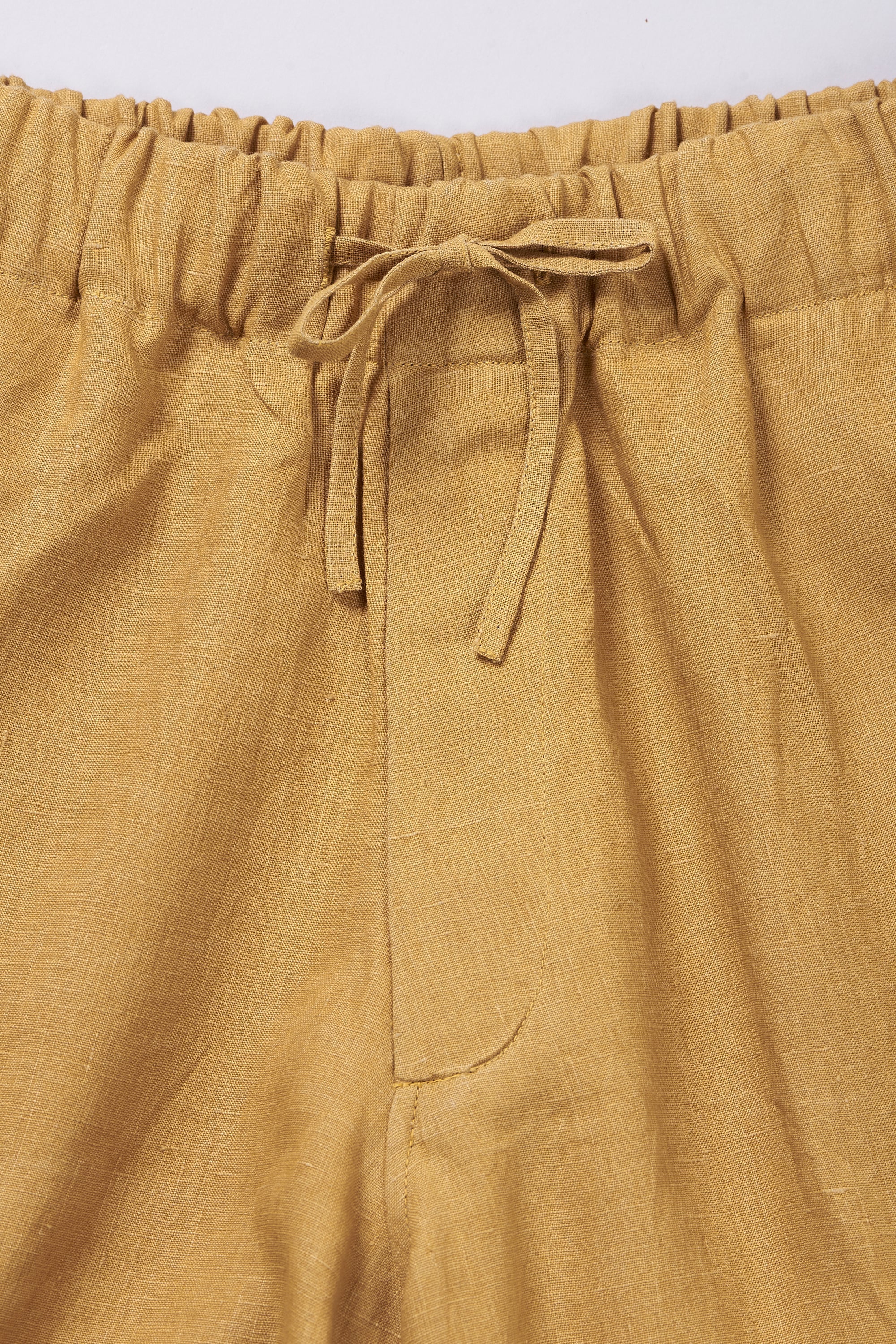 LINEN SHORTS IN MUSTARD YELLOW