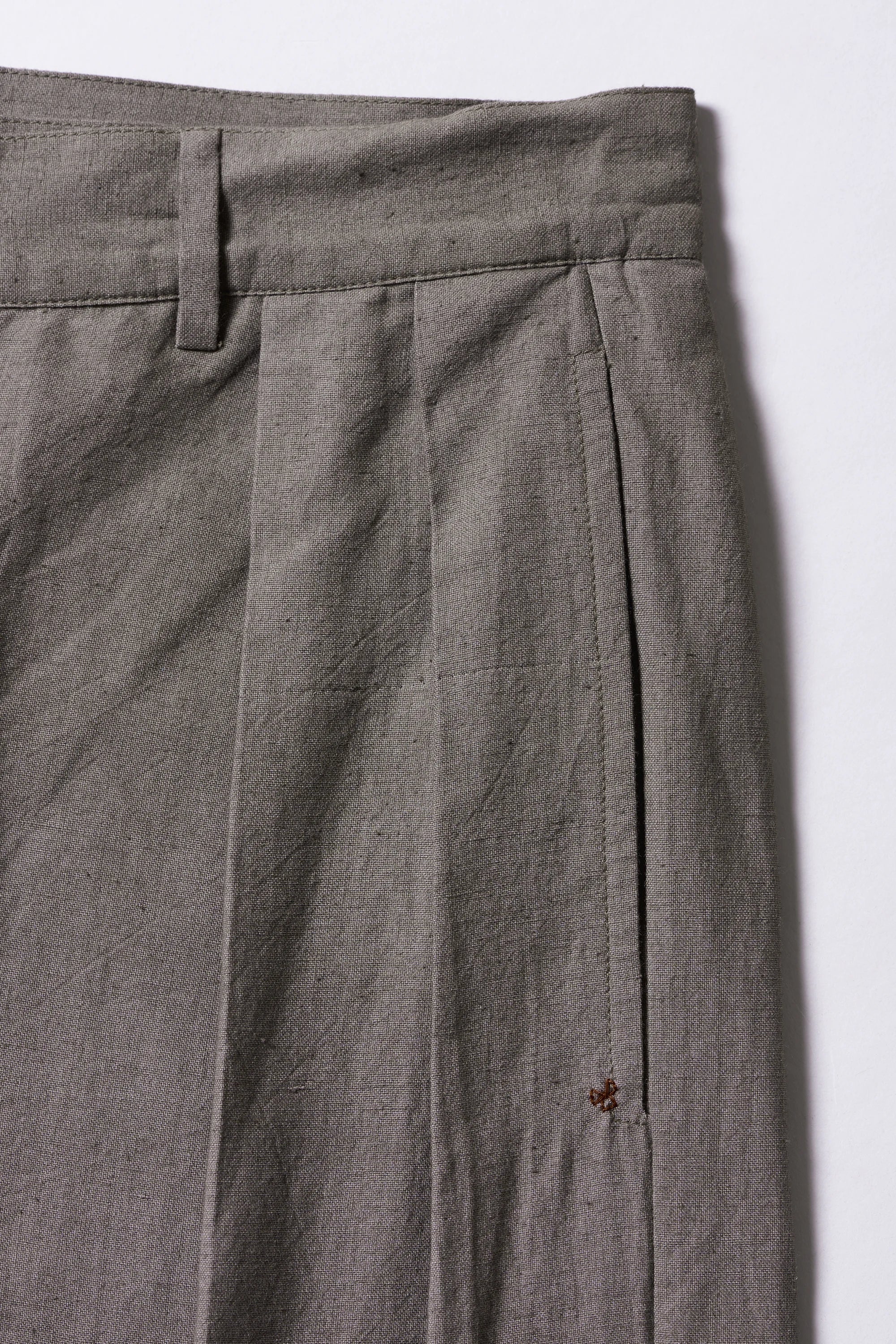 Cotton Pleated Trousers in Ash Grey