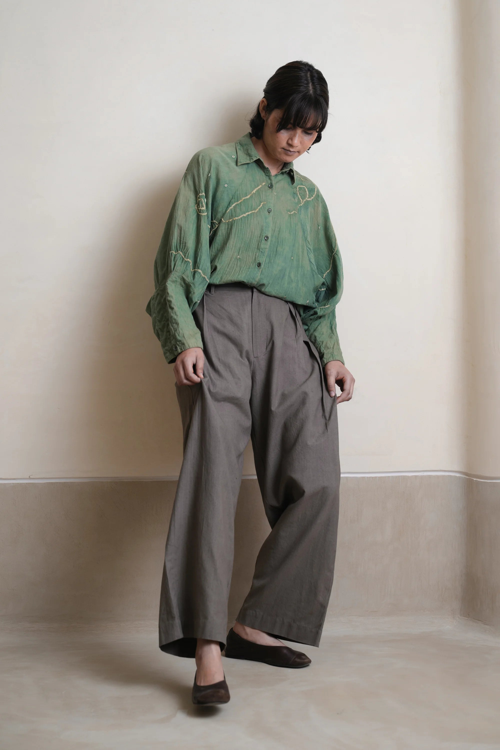 A woman wearing ash grey cotton pant