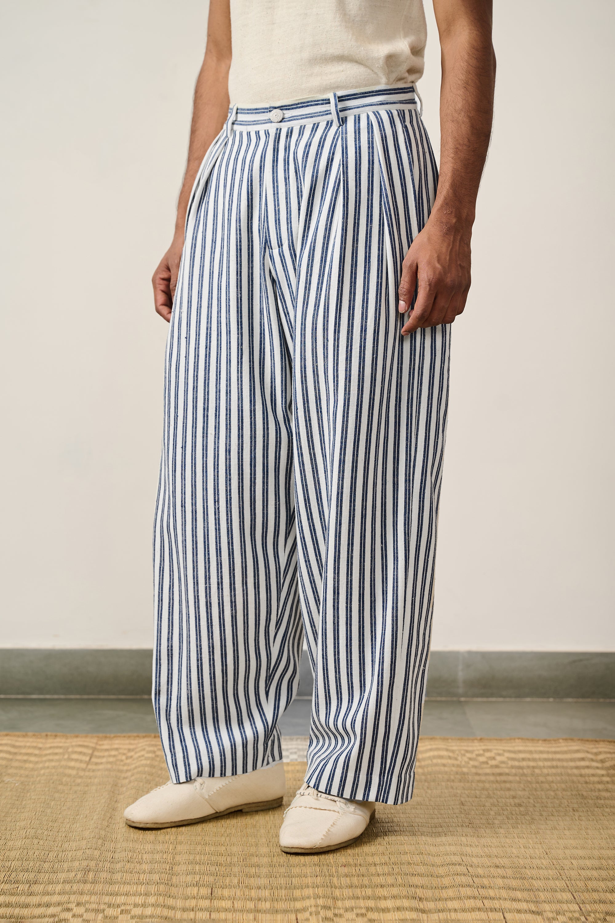 YARN DYED COTTON PLEATED TROUSER