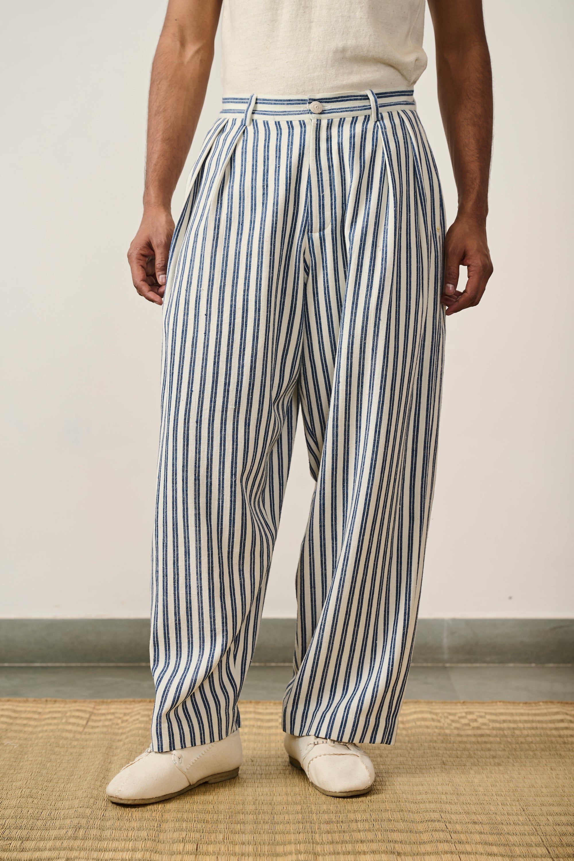 YARN DYED COTTON PLEATED TROUSER