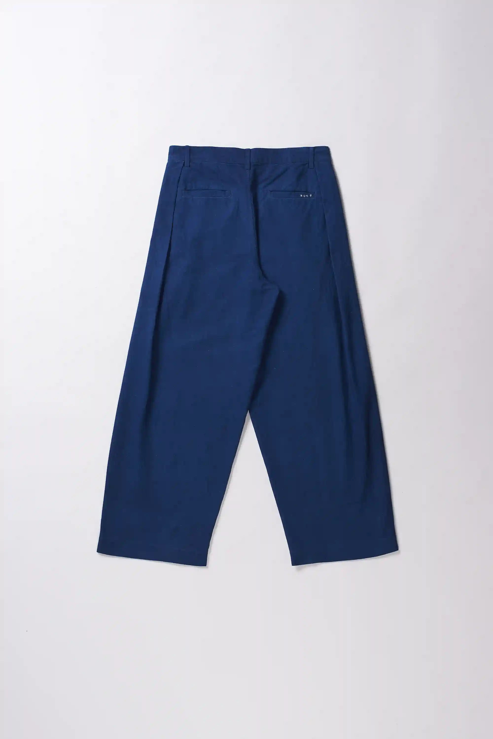 Back image of medium indigo pant