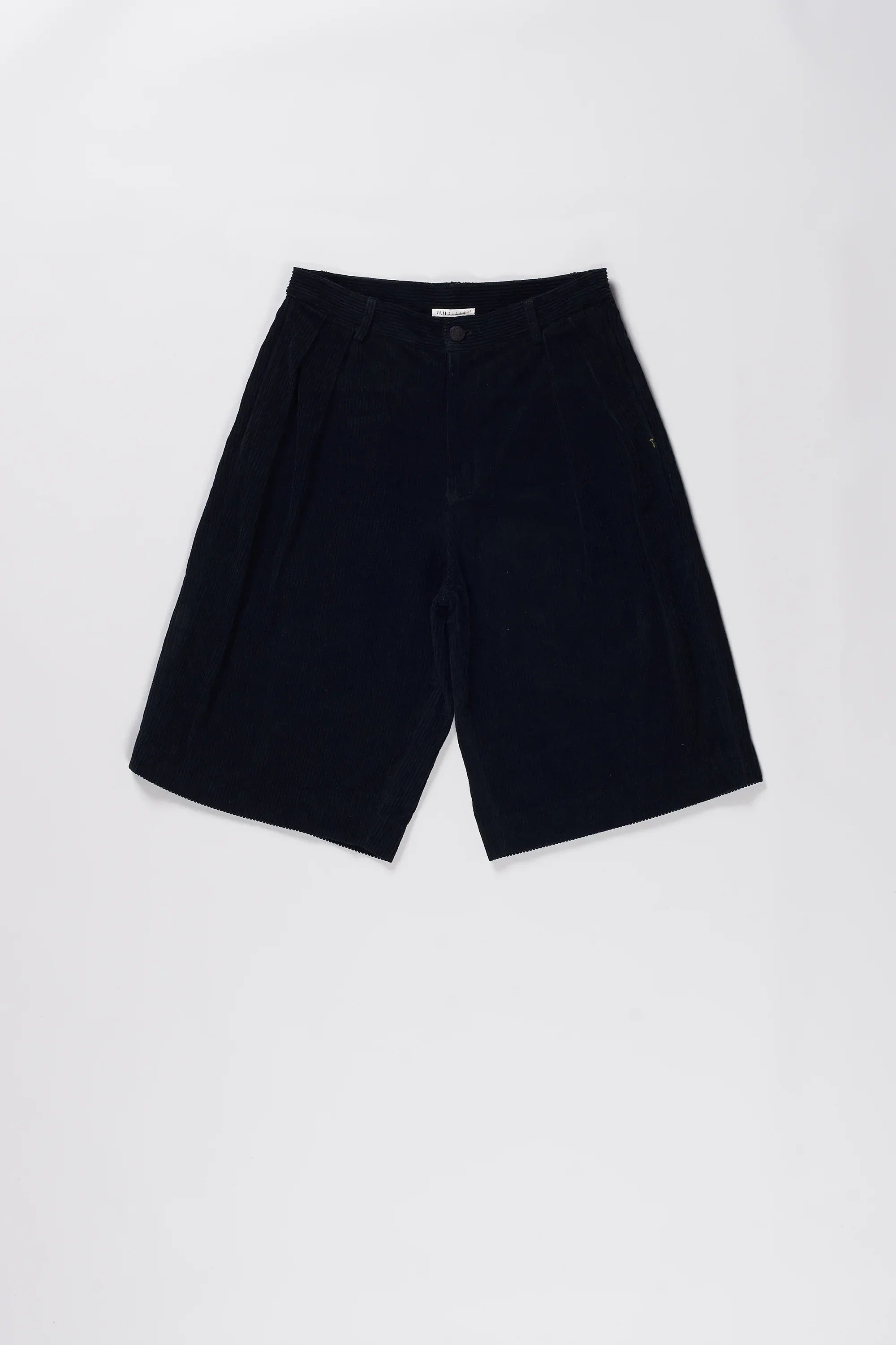 pleated corduroy shorts in black