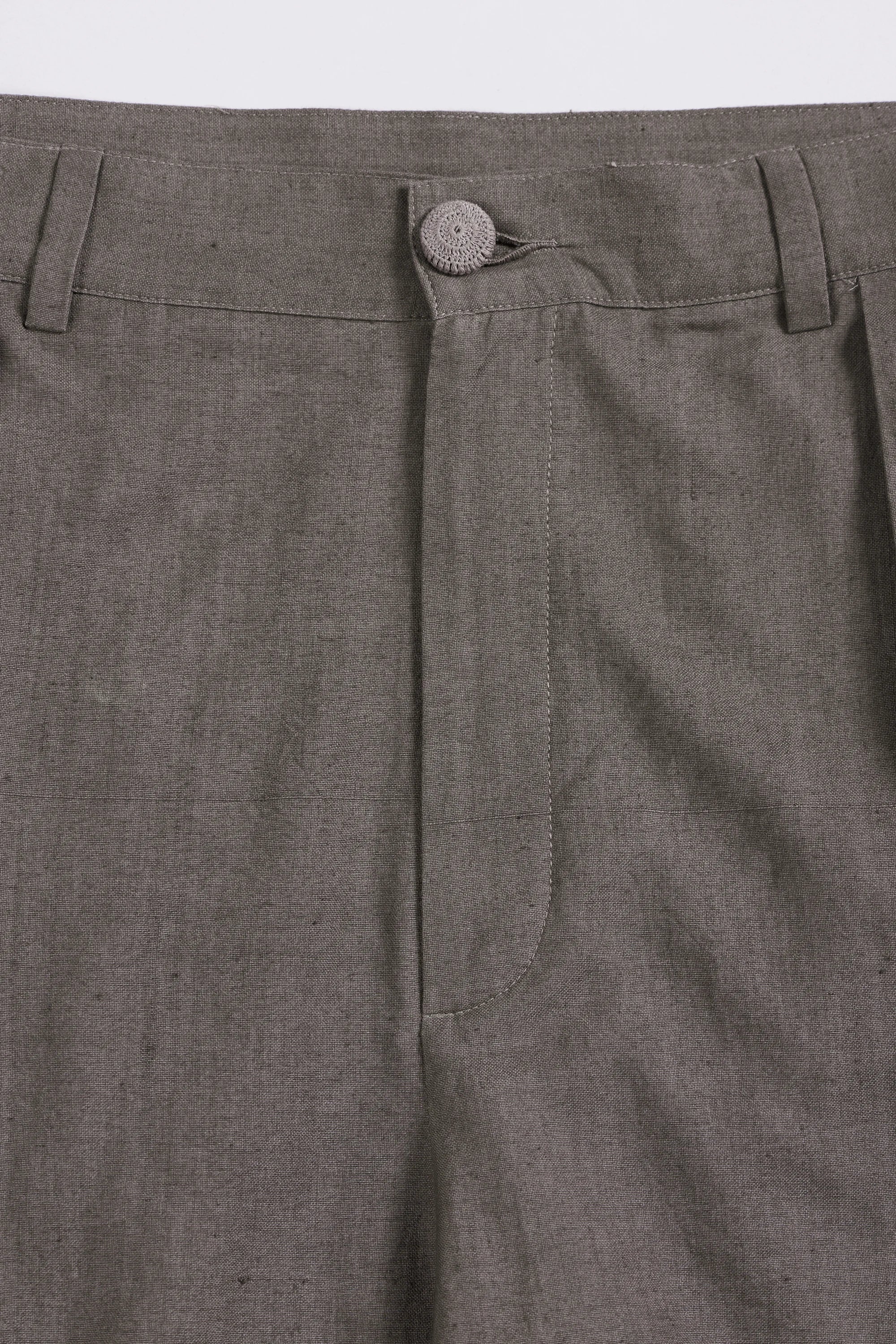 Pleated Shorts in Ash Grey