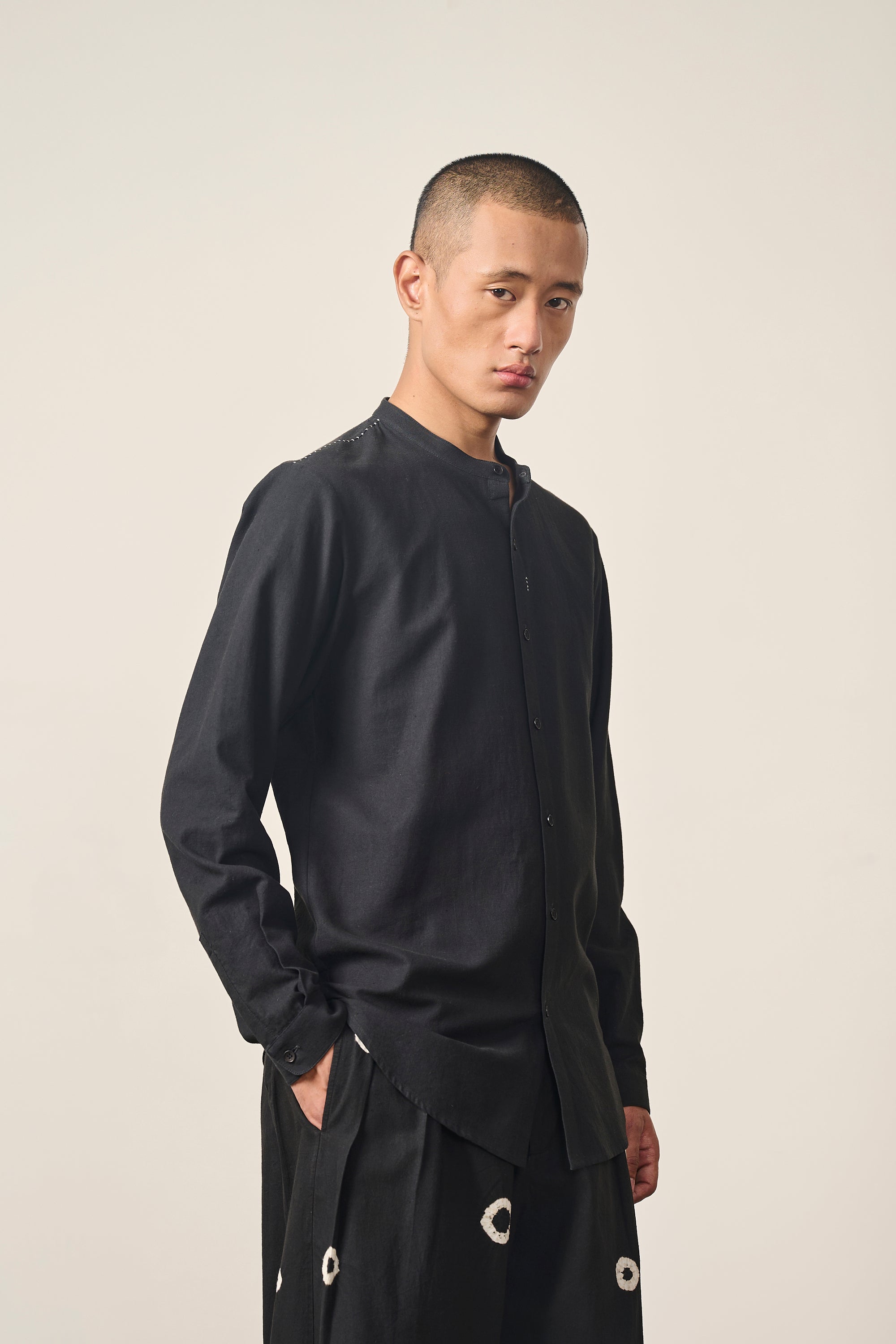 BLACK BAND COLLAR SHIRT