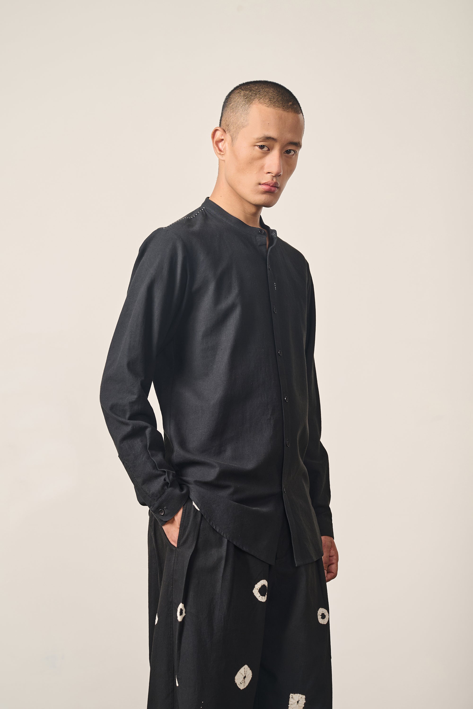 BLACK BAND COLLAR SHIRT