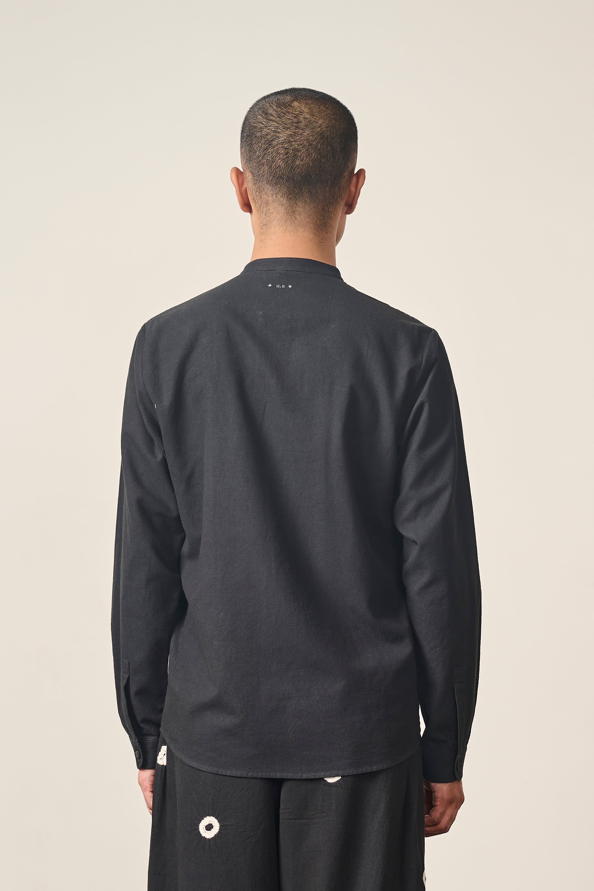 BLACK BAND COLLAR SHIRT